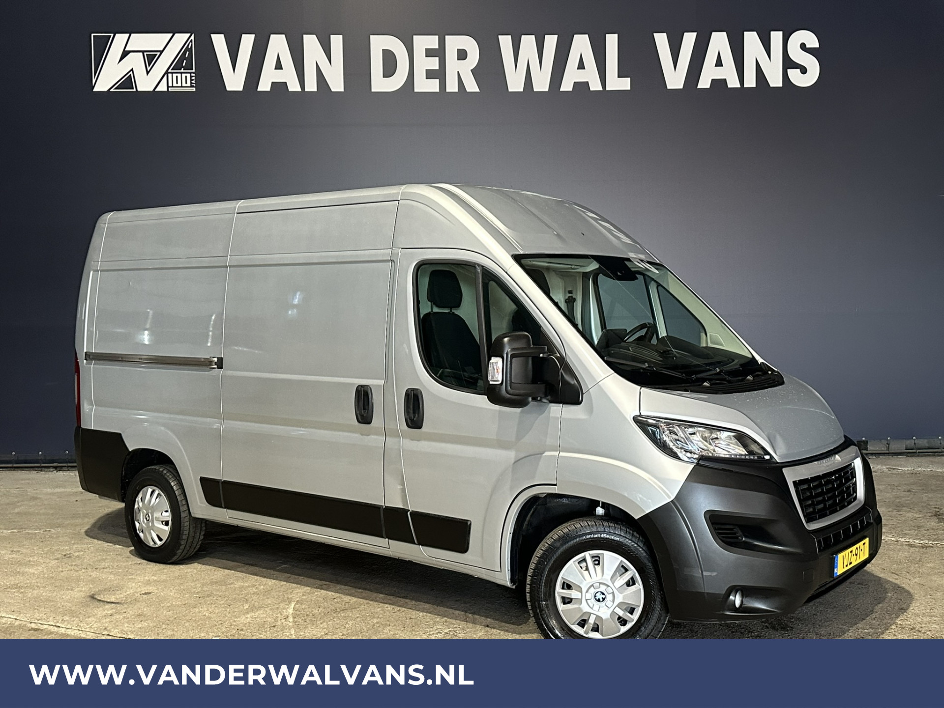 Peugeot Boxer 2.2 BlueHDi 140pk L2H2 Euro6 Airco | Camera | 2500kg Trekhaak | Cruisecontrol parkeersensoren, LED, chauffeursstoel