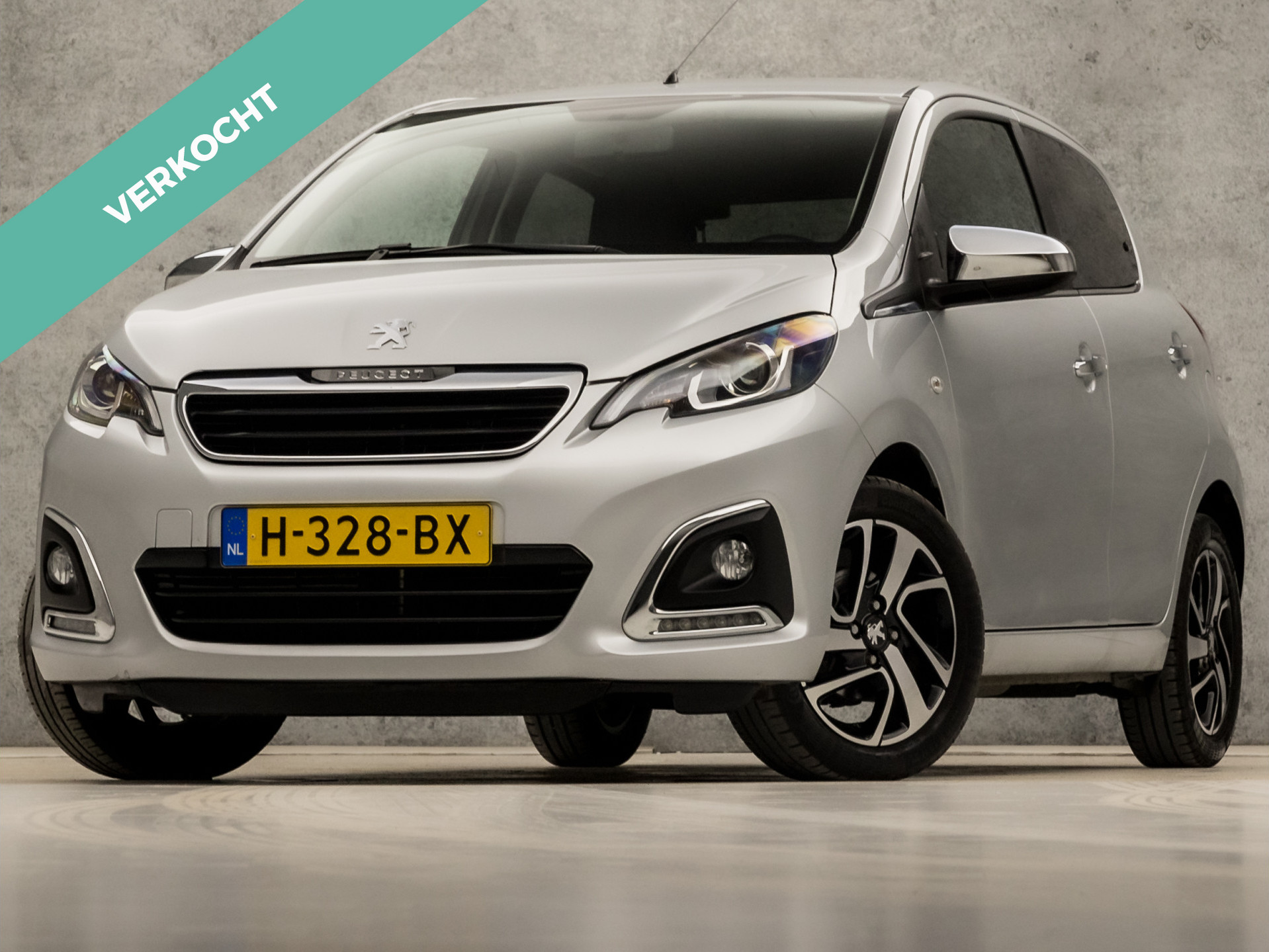 Peugeot 108 1.0 e-VTi Sport (APPLE CARPLAY, CAMERA, GETINT GLAS, LM VELGEN, SPORTSTOELEN, CRUISE, ELEK RAMEN, NIEUWSTAAT)