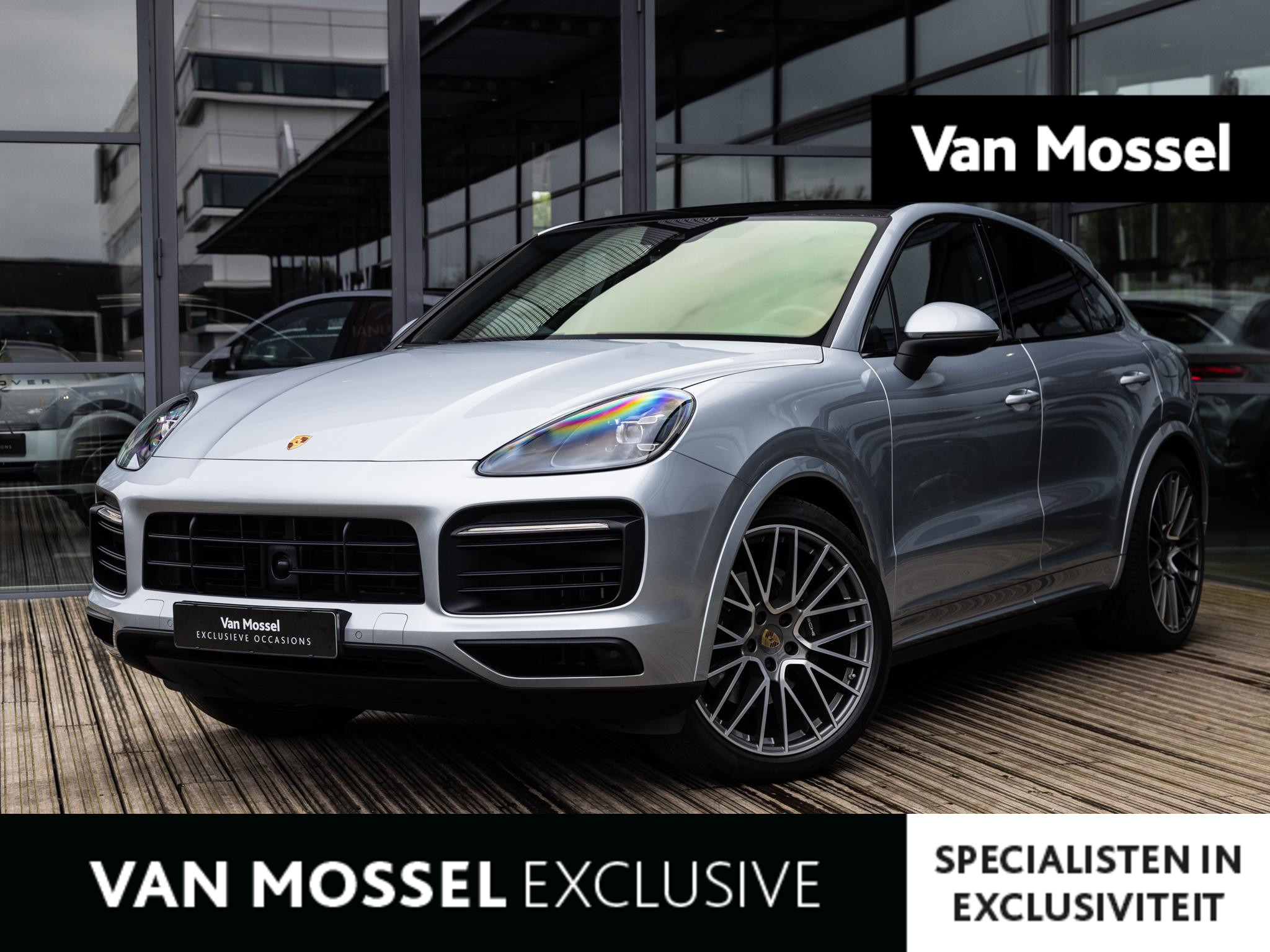 Porsche Cayenne Coupé 3.0 E-Hybrid | 22 INCH | SPORTCHRONO | BOSE | PASM LUCHTVERING | PANORAMADAK | ELEKTR.TREKHAAK | ACHTERUITRIJCAMERA | ACHTERBANKVERWARMING | ADAPTIEVE CRUISE CONTROL | SPORTEINDPIJPEN |