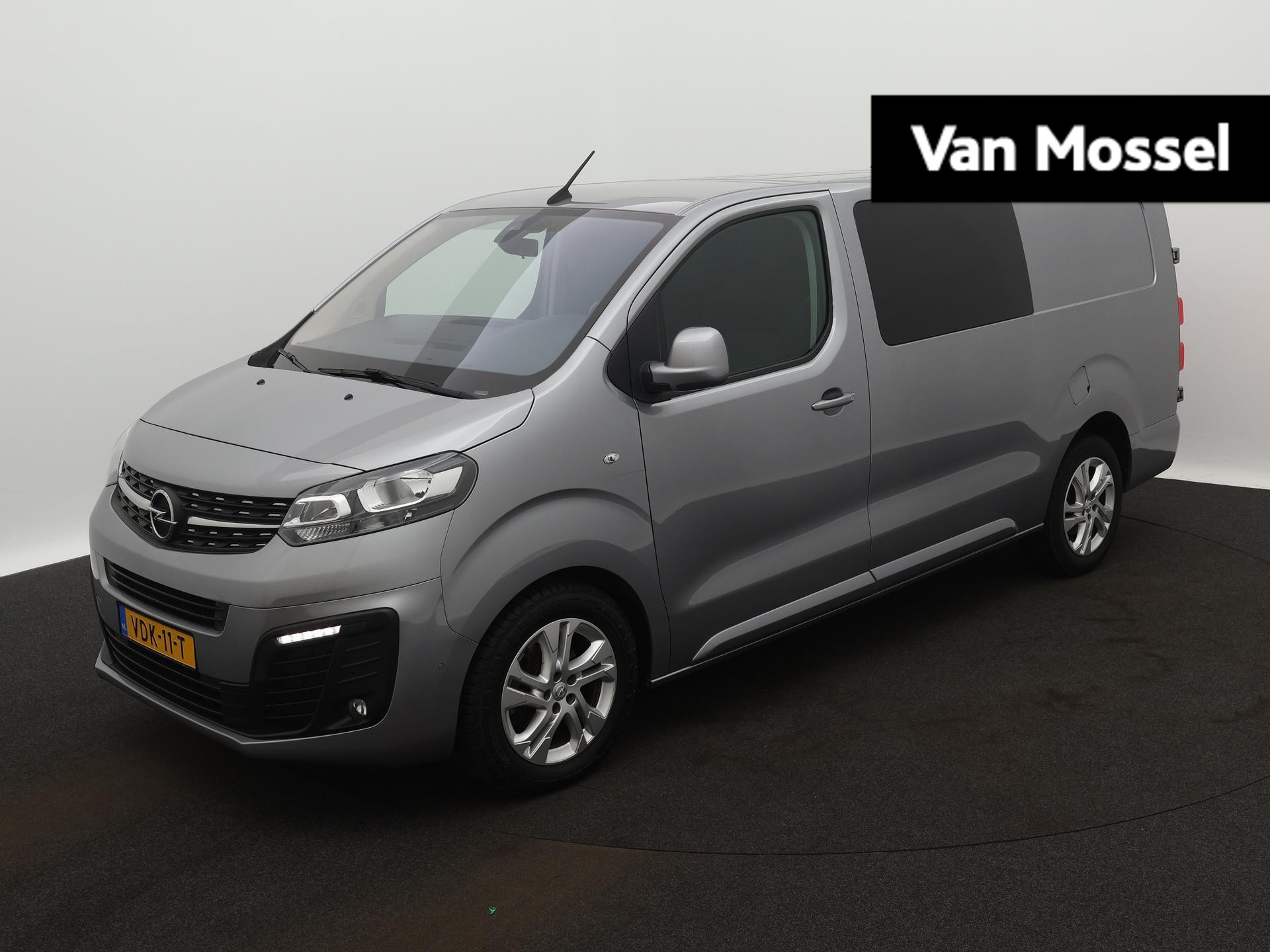 Opel Vivaro 2.0 CDTI L3H1 DC Innovation | 150pk | Navi | Camera | Betimmering | Trekhaak | 95.000km! |