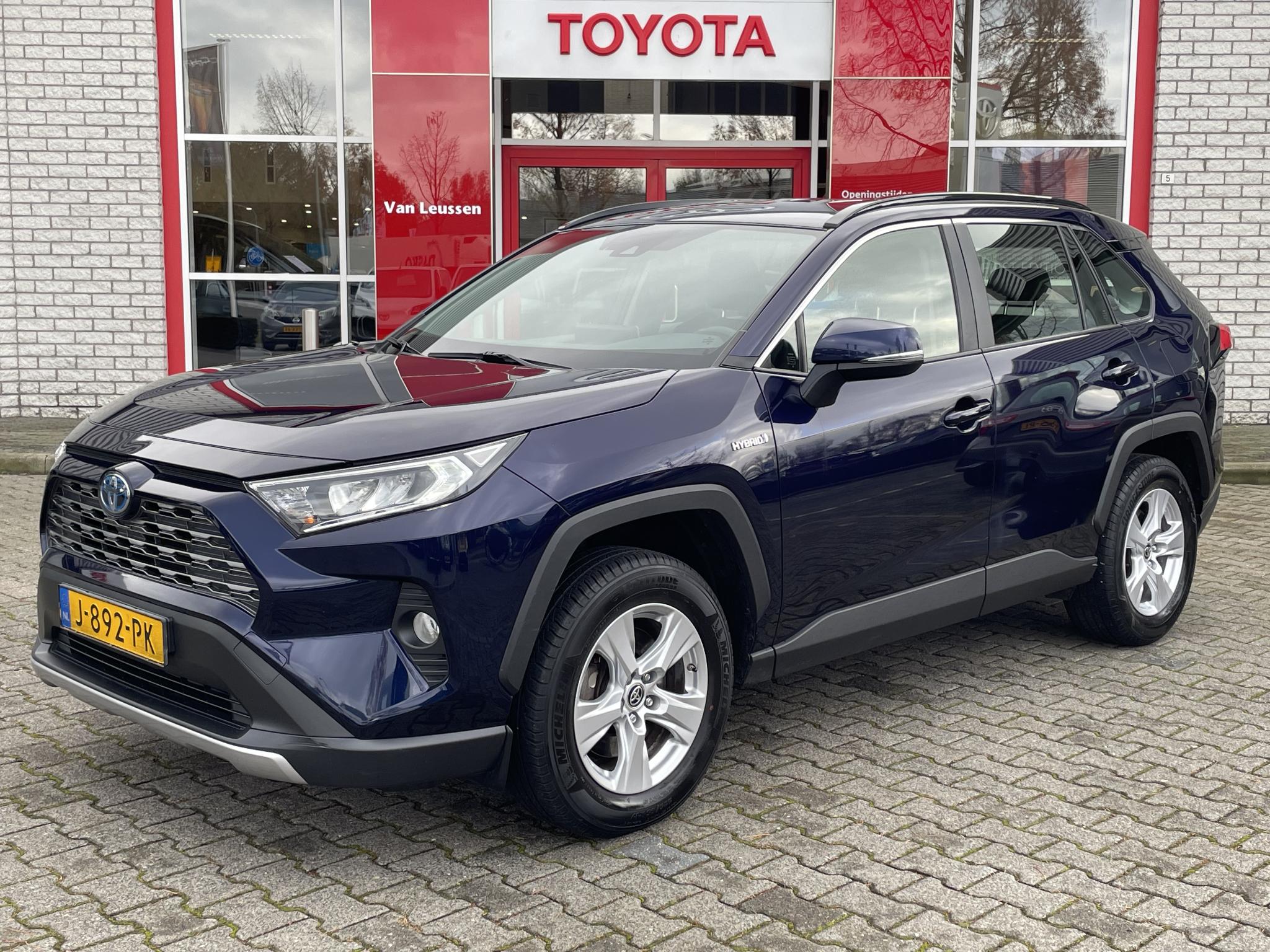 Toyota RAV4 2.5 HYBRID ALARMKLASSE-3 TREKHAAK PARK-SENSOREN APPLE/ANDROID CAMERA CLIMA AD-CRUISE NL-AUTO