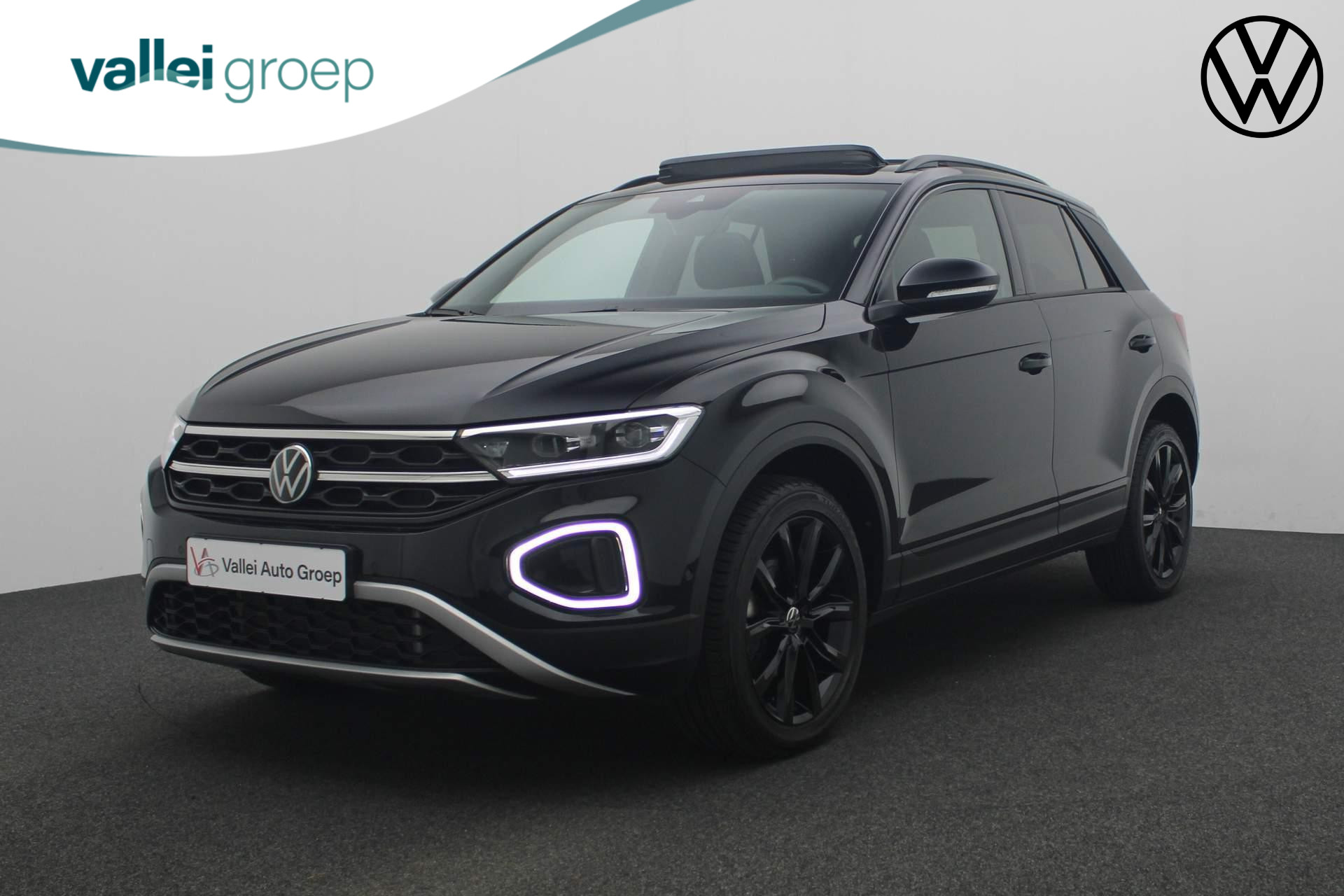 Volkswagen T-Roc 1.5 TSI 150PK DSG Black Style | Pano | Camera | Stoelverwarming | Navi | ACC | Keyless | Massage | Digital Cockpit Pro