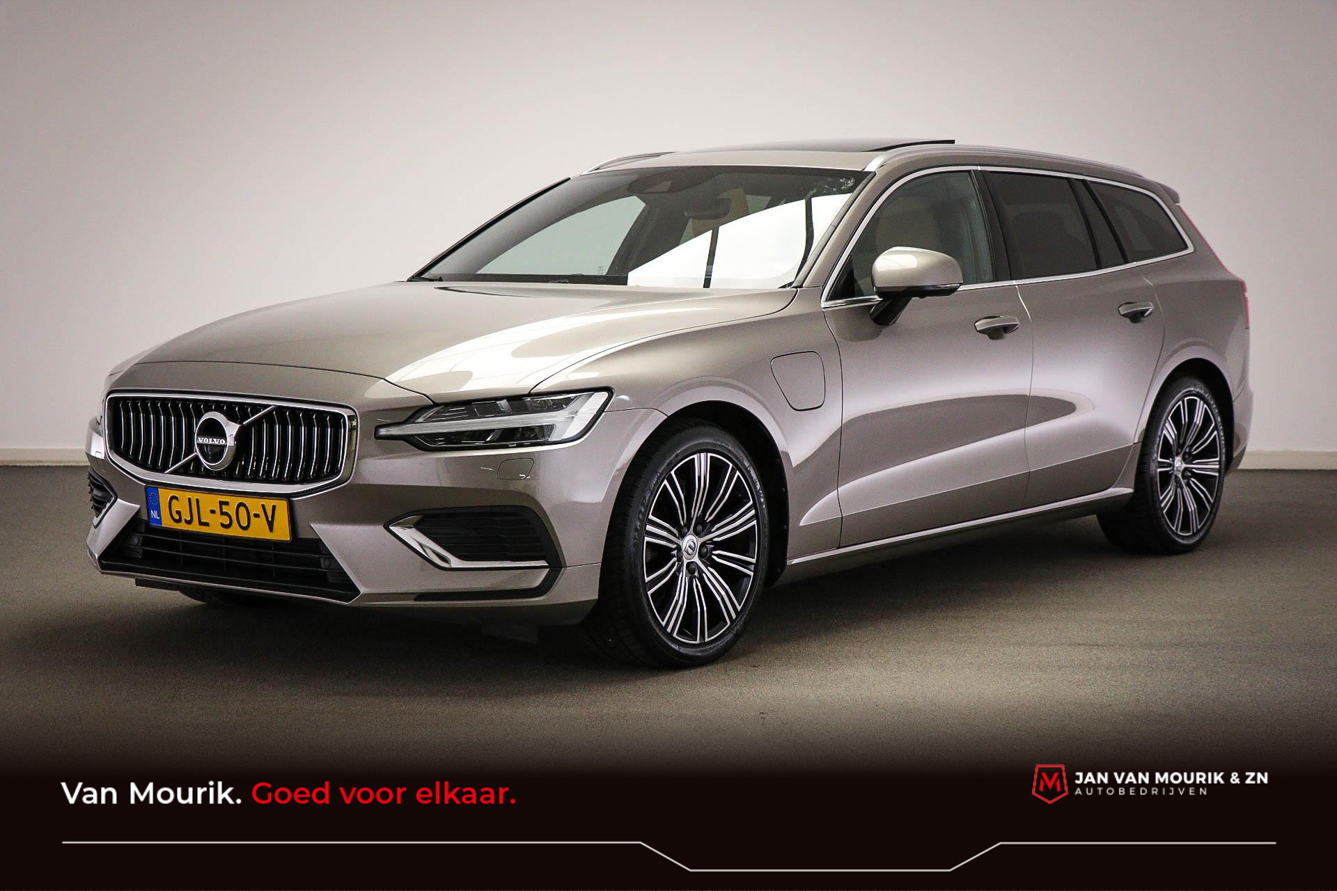 Volvo V60 2.0 T8 Twin Engine AWD Inscription | LUXURY LINE | PANORAMADAK | HEAD UP | STANDKACHEL | 360 CAMERA | 18" | DEALER ONDERHOUDEN