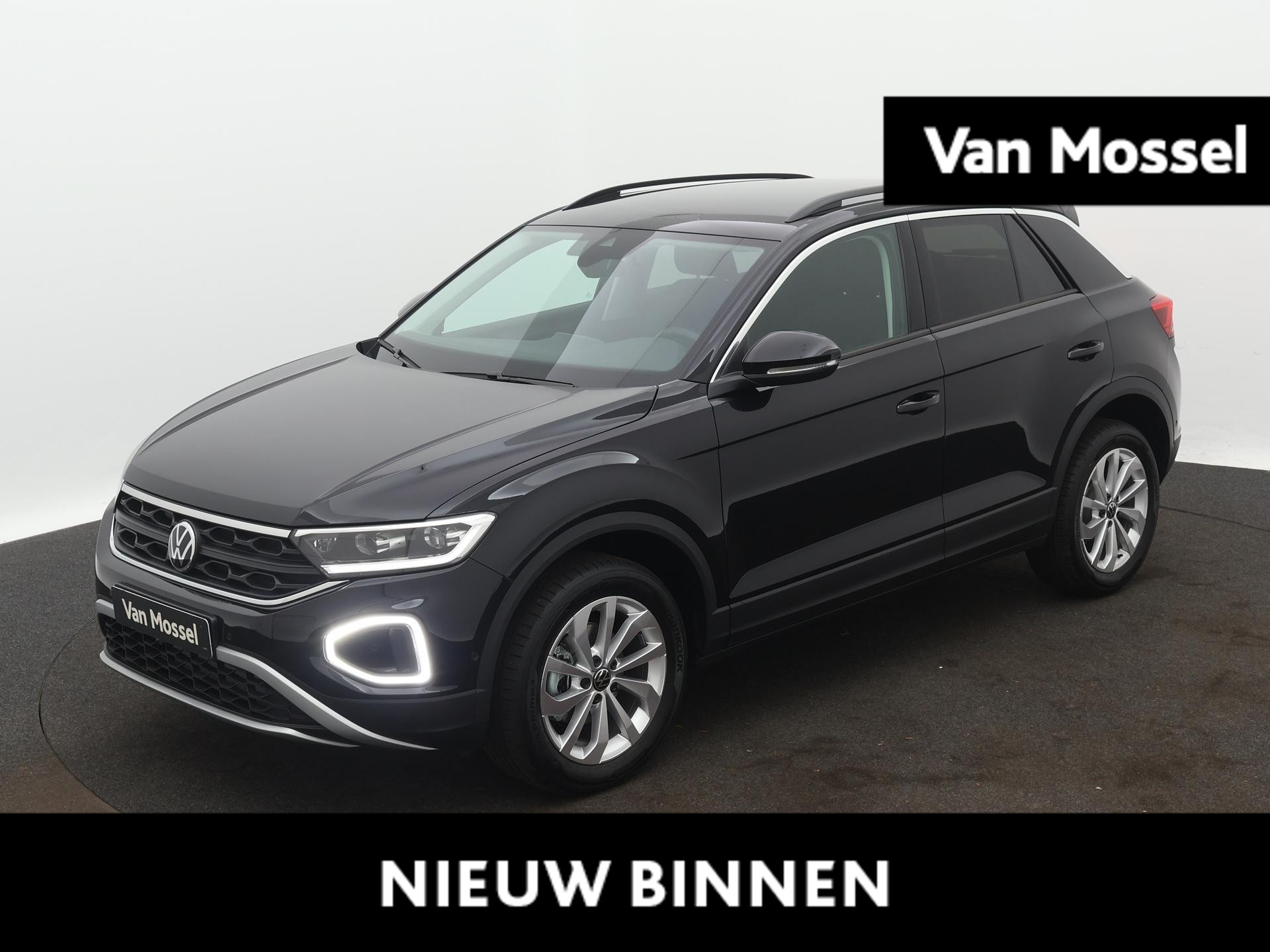 Volkswagen T-Roc 1.5 TSI Life Edition 150 PK Automaat | Apple Carplay | Climate control | Android Auto | Camera | Keyless access | 17" Lichtmetalen velgen | LED plus | Adaptieve cruise control |