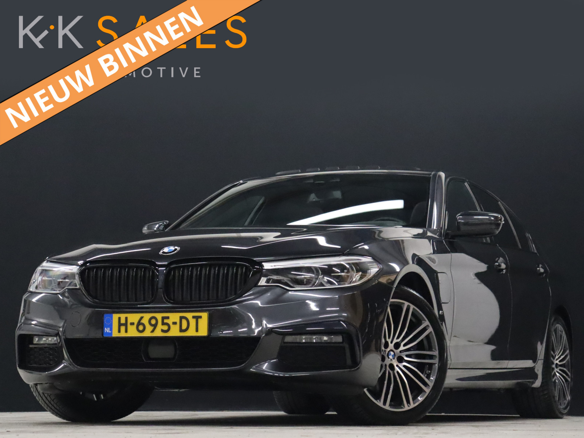 BMW 5 Serie 530e iPerformance eDrive M Pakket [SCHUIFKANTELDAK, DIGITAL DASH, CAMERA, ELEC STOELEN, APPLE CARPLAY, VOL LEDER, HEAD UP,  ADAPTIVE CRUISE, STOELVERWARMING, NIEUWSTAAT]