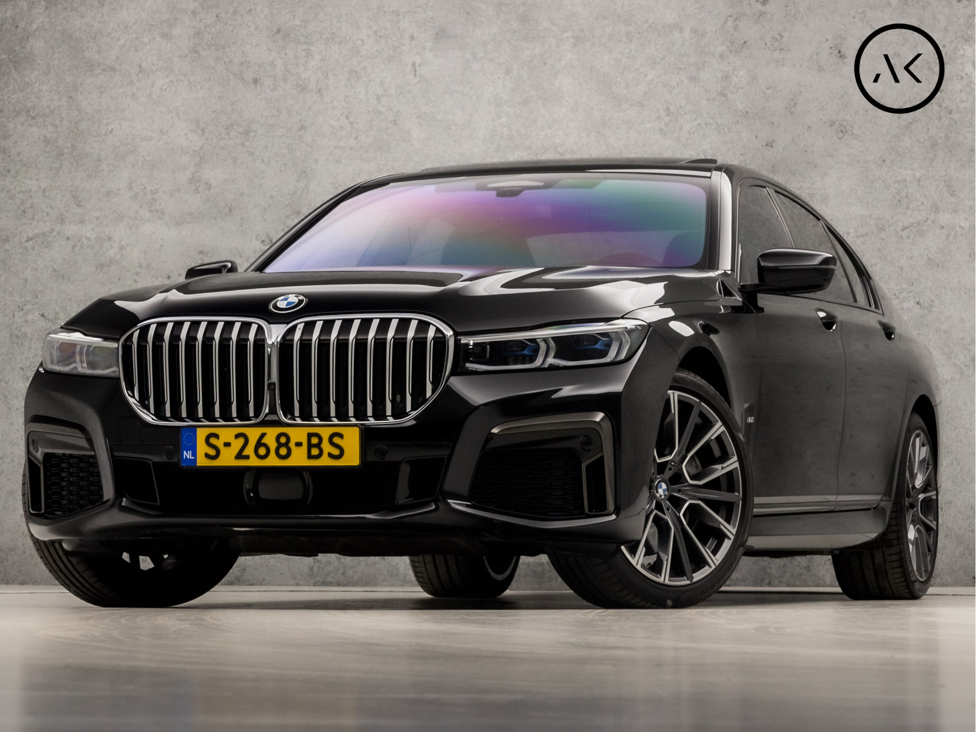 BMW 7 Serie 740d xDrive High Executive M Sport 351Pk automaat (SCHUIFDAK, APPLE CARPLAY, BMW PREMIUM GARANTIE, ALARM KLASSE 5, LUCHTVERING, COMFORTSTOELEN MET MASSAGE, DISPLAY KEY, SFEERVERLICHTING, SOFTCLOSE, LASER LED, HEAD-UP DISPLAY,