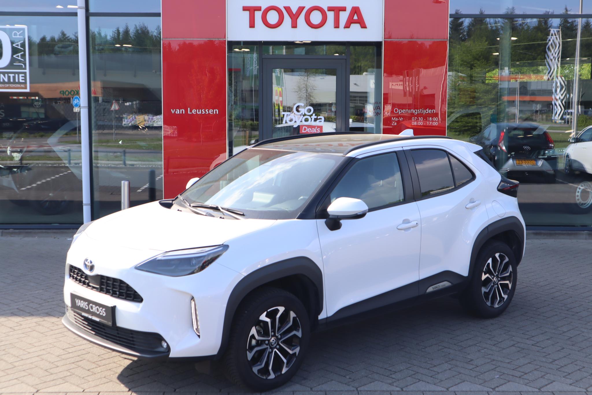 Toyota Yaris Cross 1.5 HYBRID 115 DYNAMIC APPLE/ANDROID PANODAK KEYLESS ELEK. ACHTERKLEP.  STOEL/STUUR VERWARM. HEAD-UP