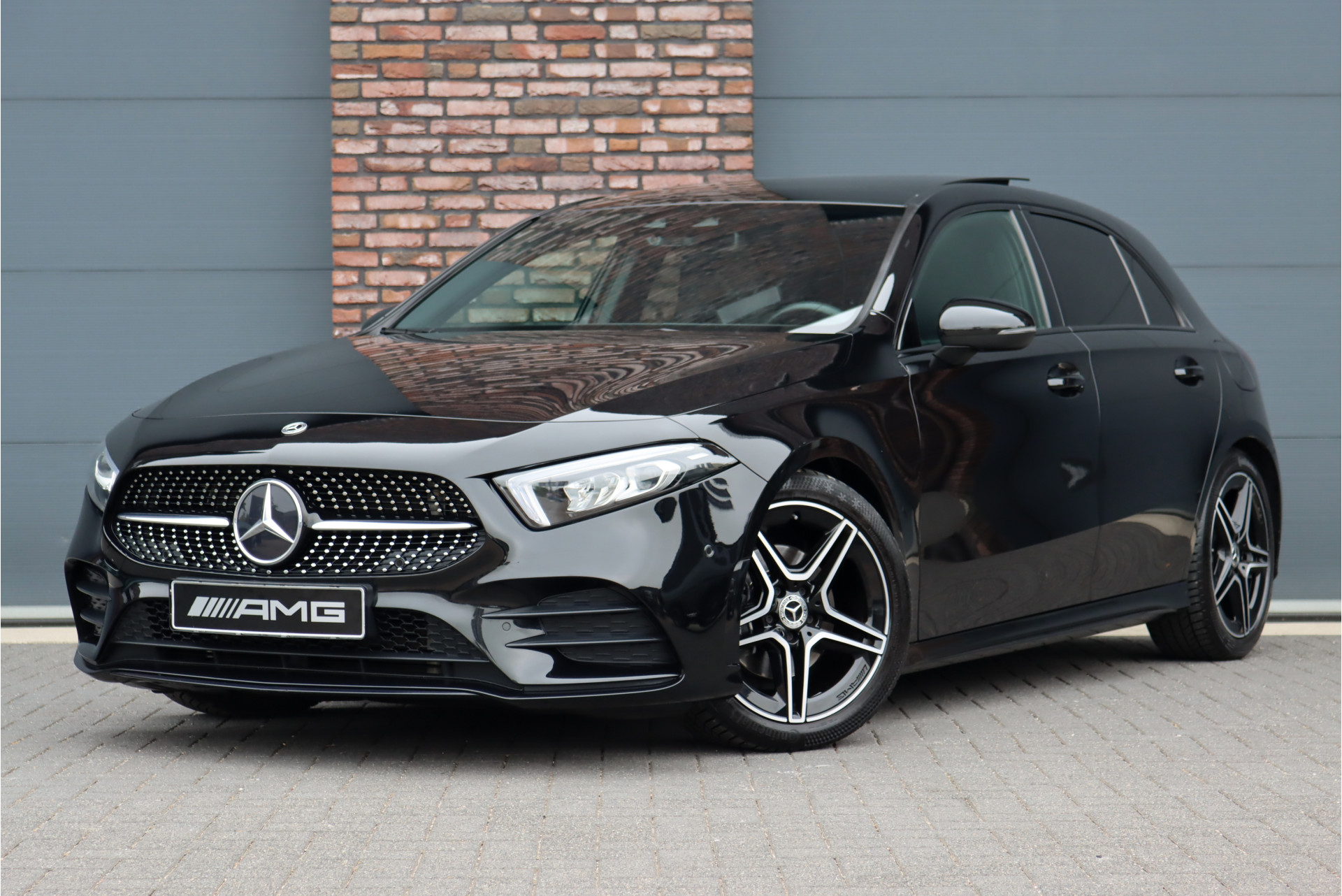 Mercedes-Benz A-Klasse 180 d AMG Line Aut8 | Panoramadak | Camera | Widescreen | Sfeerverlichting | Augmented Reality | Zitcomfortpakket | Apple Carplay/Android Auto |
