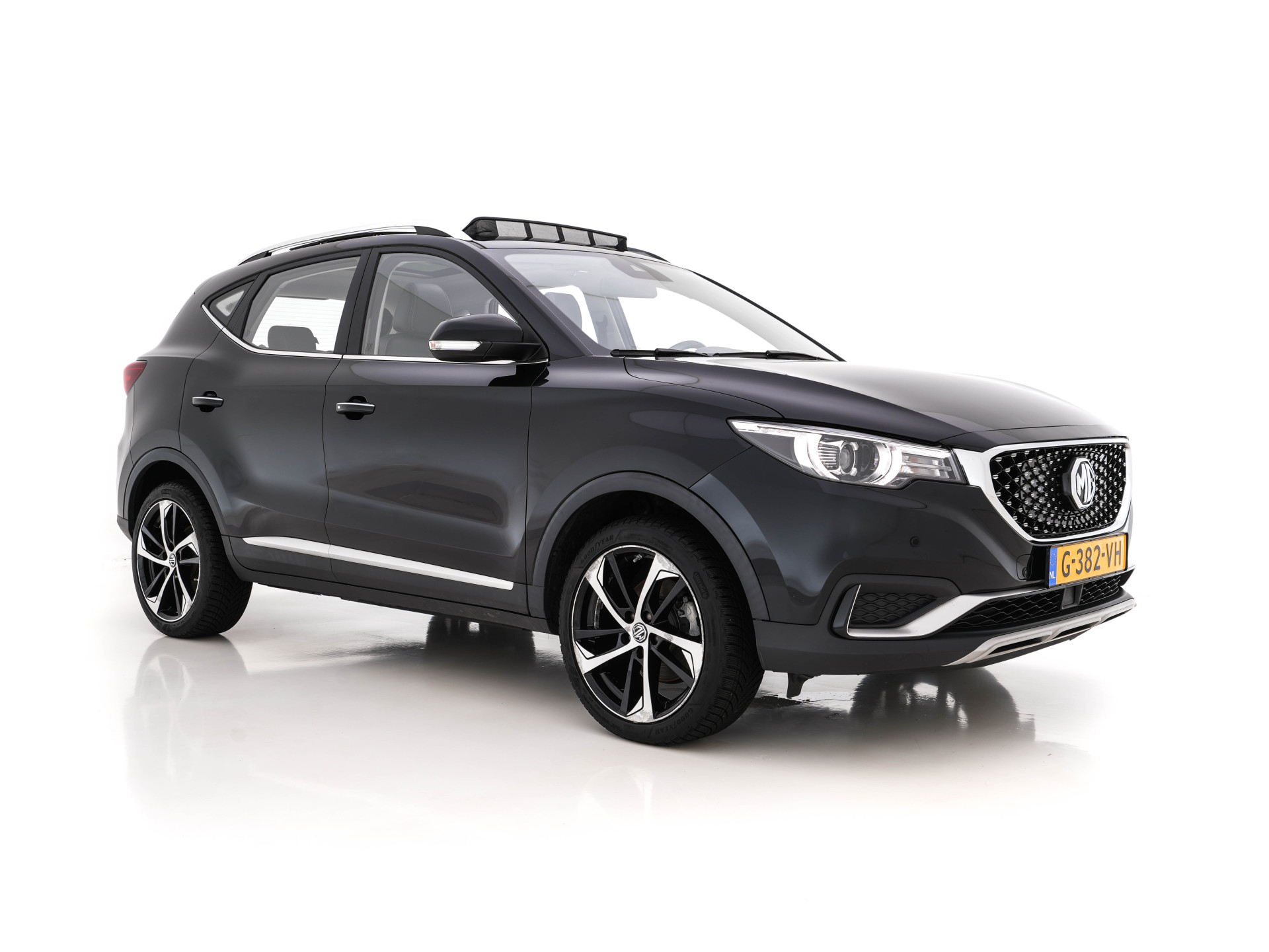 MG ZS-EV Luxury 45 kWh (INCL-BTW) *PANO | FULL-LEATHER | CCS-FASTLOADER | KEYLESS | NAVI-FULLMAP | ADAPTIVE-CRUISE | CAMERA | APP-CONNECT | DAB | LANE-ASSIST | SPORT-SEATS | 18"ALU*