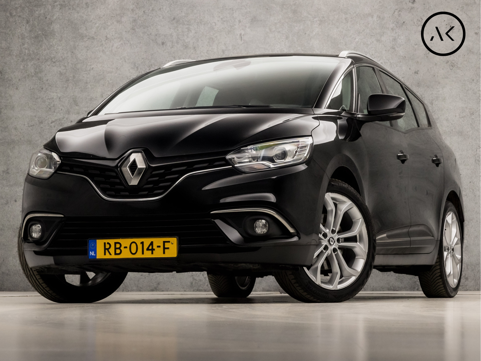 Renault Grand Scénic 1.2 TCe Sport 7 Persoons (APPLE CARPLAY, NAVIGATIE, CLIMATE, TREKHAAK, DIGITAL COCKPIT, LANE ASSIST, SPORTSTOELEN, KEYLESS, LM VELGEN, NIEUWSTAAT)