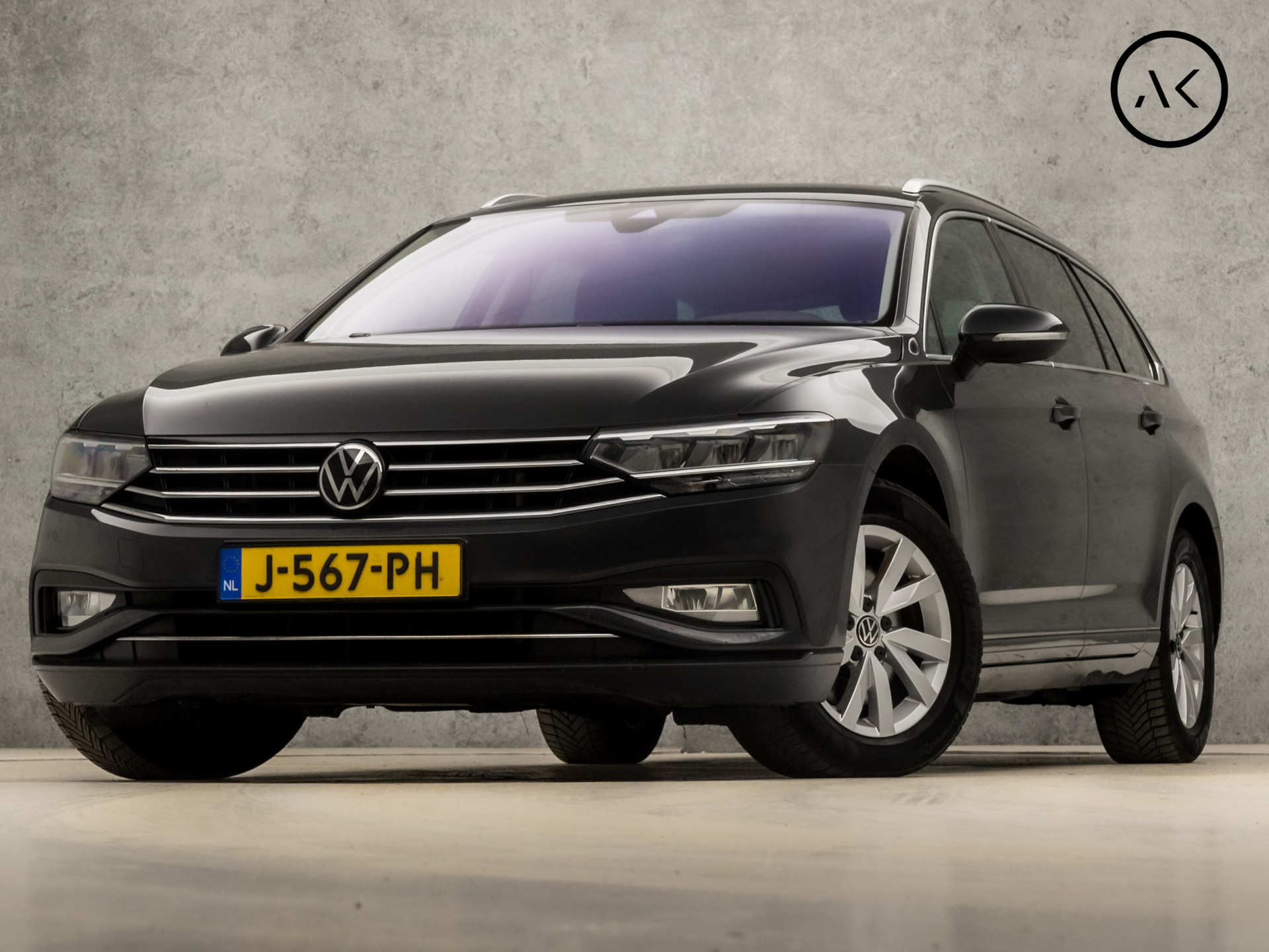 Volkswagen Passat Variant 1.5 TSI Sportline 150Pk Automaat (DIGITAL COCKPIT, GROOT NAVI, CLIMATE, CAMERA, GETINT GLAS, SPORTSTOELEN, NIEUWE APK, KEYLESS, LED KOPLAMPEN, NIEUWSTAAT)