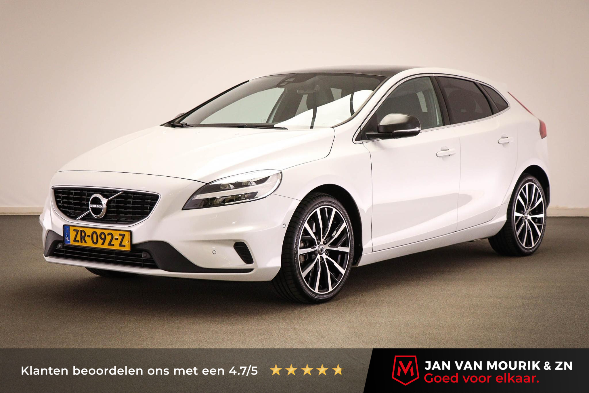 Volvo V40 1.5 T3 Polar+ Sport | PANORAMADAK | STANDKACHEL | TREKHAAK | 18"