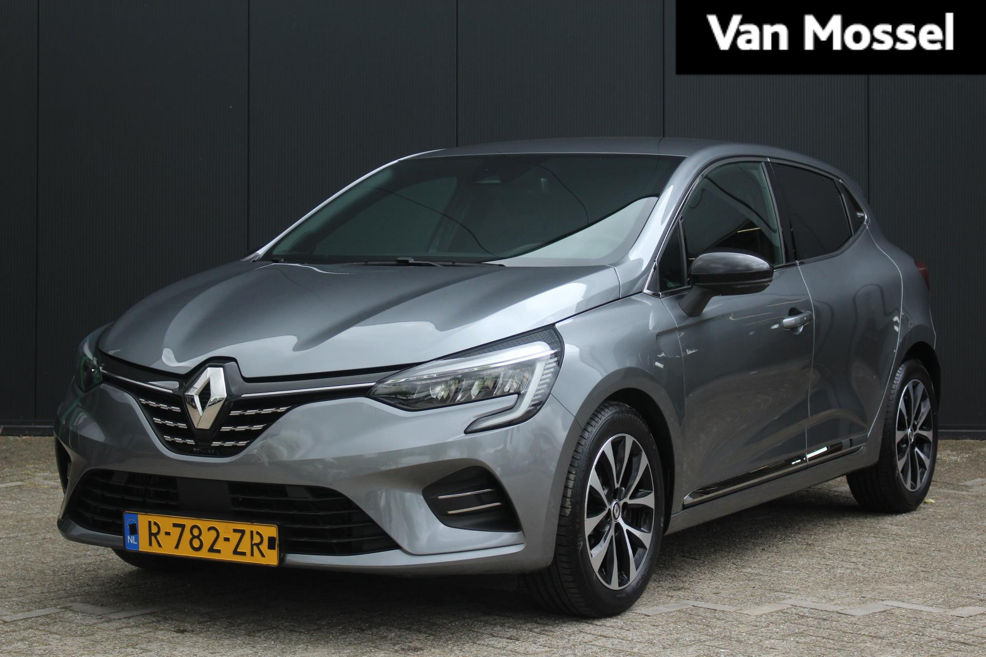 Renault Clio 1.0 TCe 90Pk Techno | Navigatie | Apple & Android Carplay | Climate Control | Parkeersensoren Achter | Camera | Privacy Glass | Cruise Control |