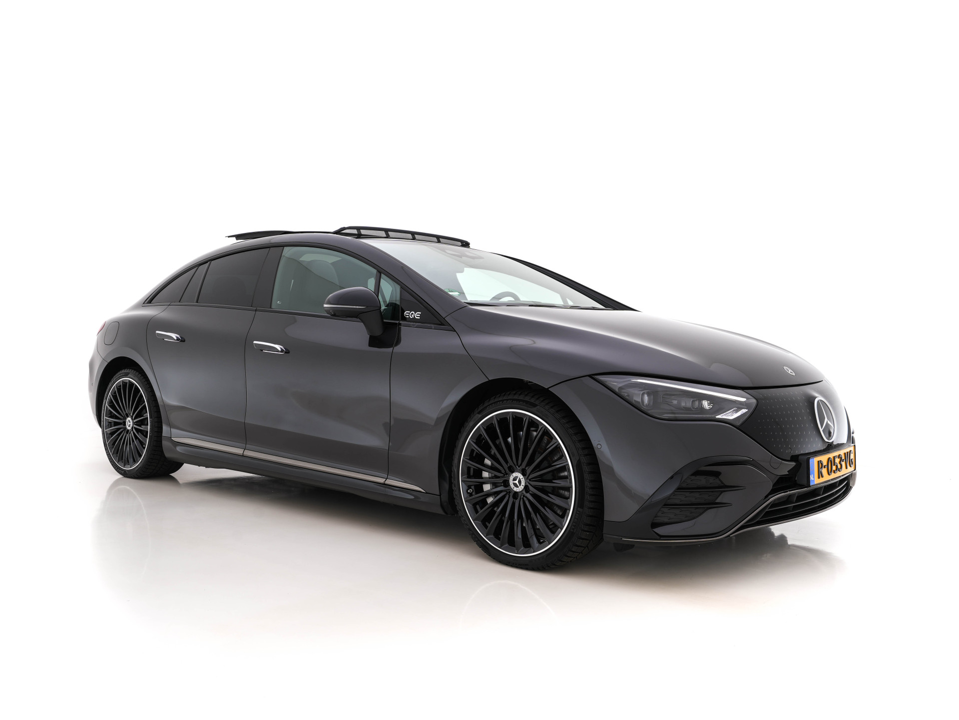 Mercedes-Benz EQE 350+ Launch Edition AMG-Style-Pack 91 kWh [ 3-Fase ] (INCL-BTW) Aut. *PANO | HEAD-UP | DISTRONIC | DIGITAL-LED-LIGHT | BURMESTER-AUDIO | SURROUND-VIEW | ARTICO-NEOTEX | BLIND-SPOT | MEMORY-PACK | VIRTUAL-COCKPIT | NAVI-FULLMAP | AMBIENT-LIGHT |