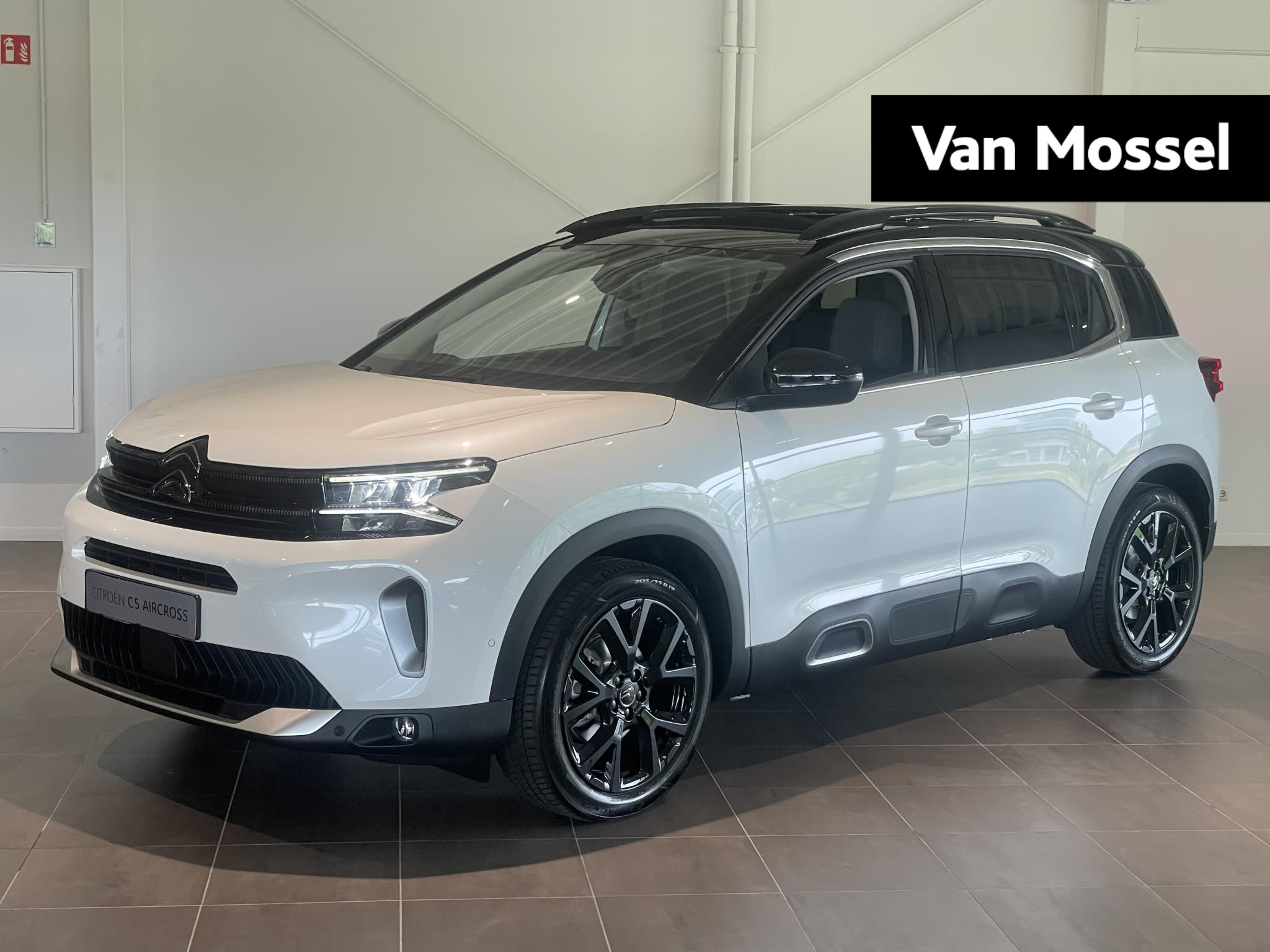 Citroën C5 Aircross 1.2 PureTech Shine | 19" Velgen | Cruise Control | Panoramisch schuif/kanteldak | Handsfree achterklep | LED verlichting | Navigatie | Camera achter