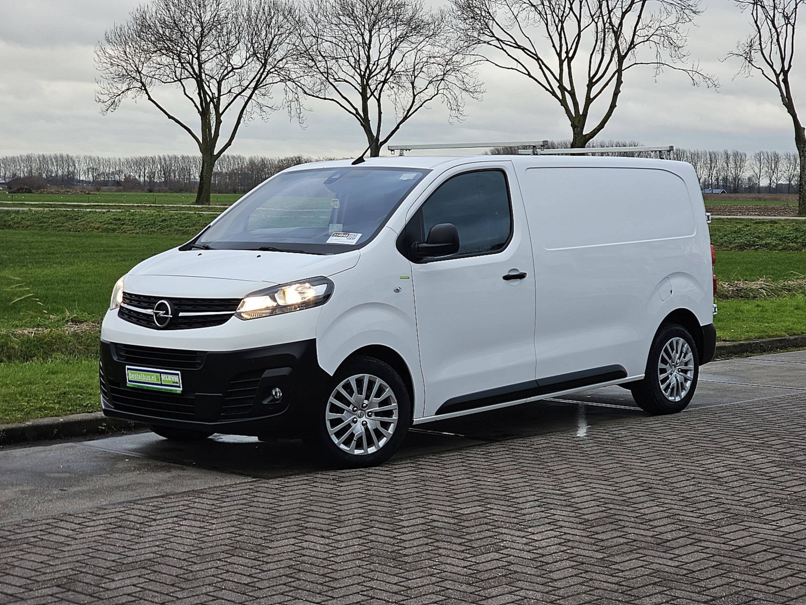 Opel Vivaro 2.0 CDTI L2H1 Edition Navi Airco Trekhaak Camera Pdc 3-Zits NAP Euro6