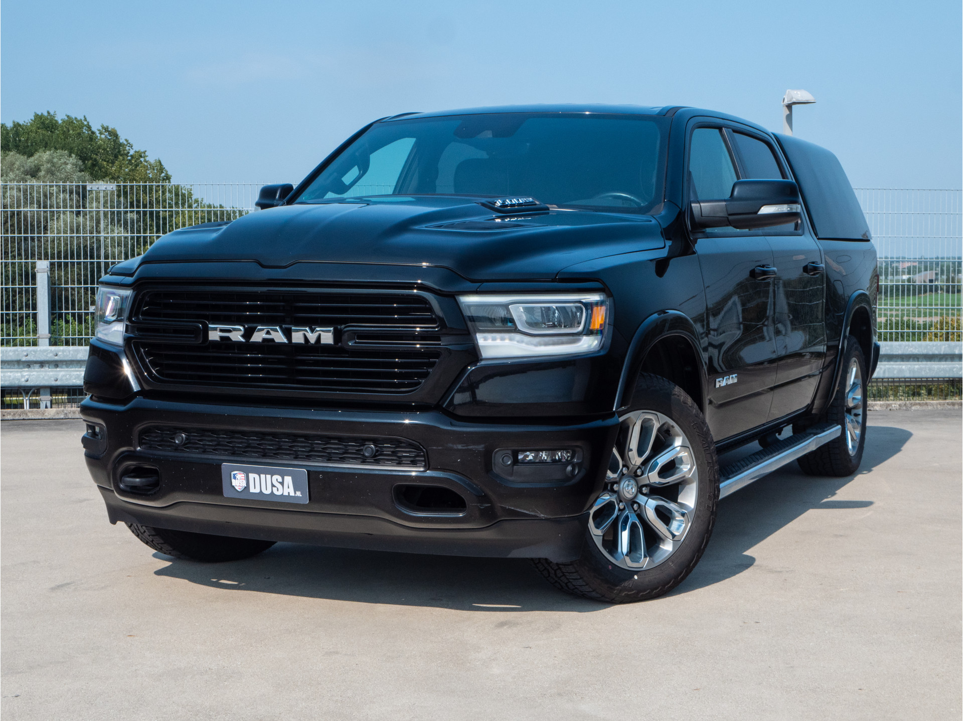 Dodge Ram 1500 Laramie Sport | 5.7 V8 | 4x4 | Crew Cab | Huif | LPG | Luchtvering Nieuw Binnen!