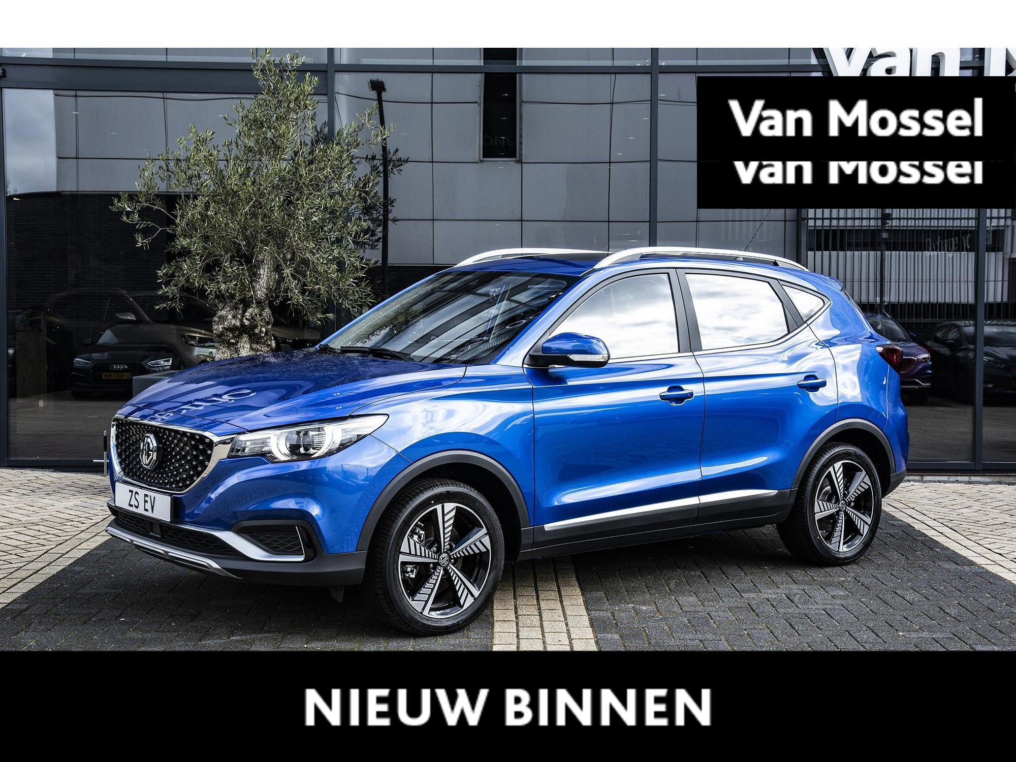 MG ZS-EV Luxury 45 kWh Panoramisch schuifkanteldak | Blind Spot Detection | Verwarmbare voorstoelen | Elektrische achterklep