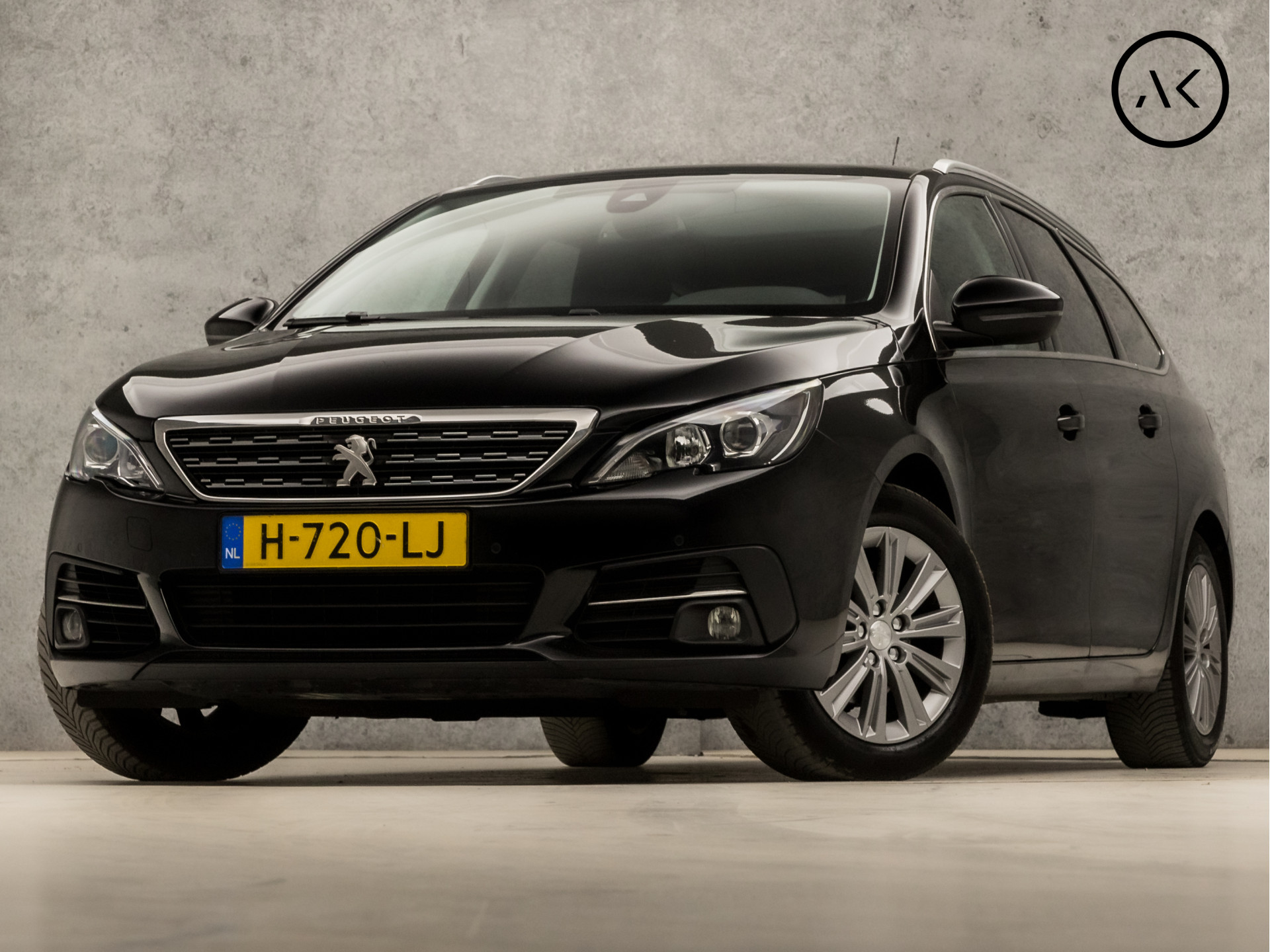 Peugeot 308 SW 1.2 PureTech Sport (PANORAMADAK, APPLE CARPLAY, GROOT NAVI, 360 CAMERA, LEDER, GETINT GLAS, SPORTSTOELEN, LANE ASSIST, CRUISE, NIEUWSTAAT)