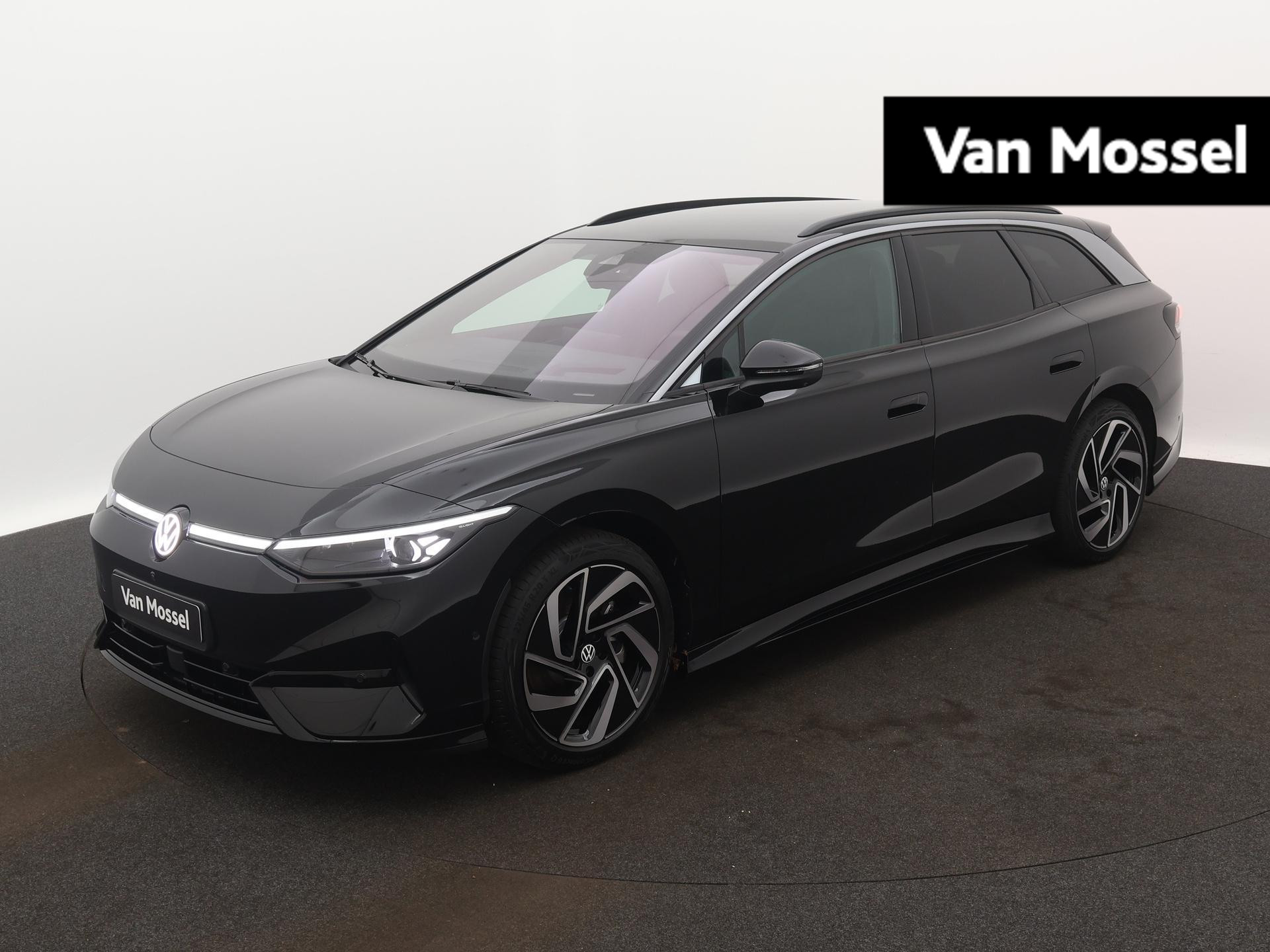 Volkswagen ID.7 Tourer Pro Business 77 kWh | Dodehoek sensoren | Head up display | Navigatie | Apple Carplay | 360 camera | Android Auto | IQ Lights | 20" Lichtmetalen velgen | Stoelverwarming | Stuurverwarming | Climate control |