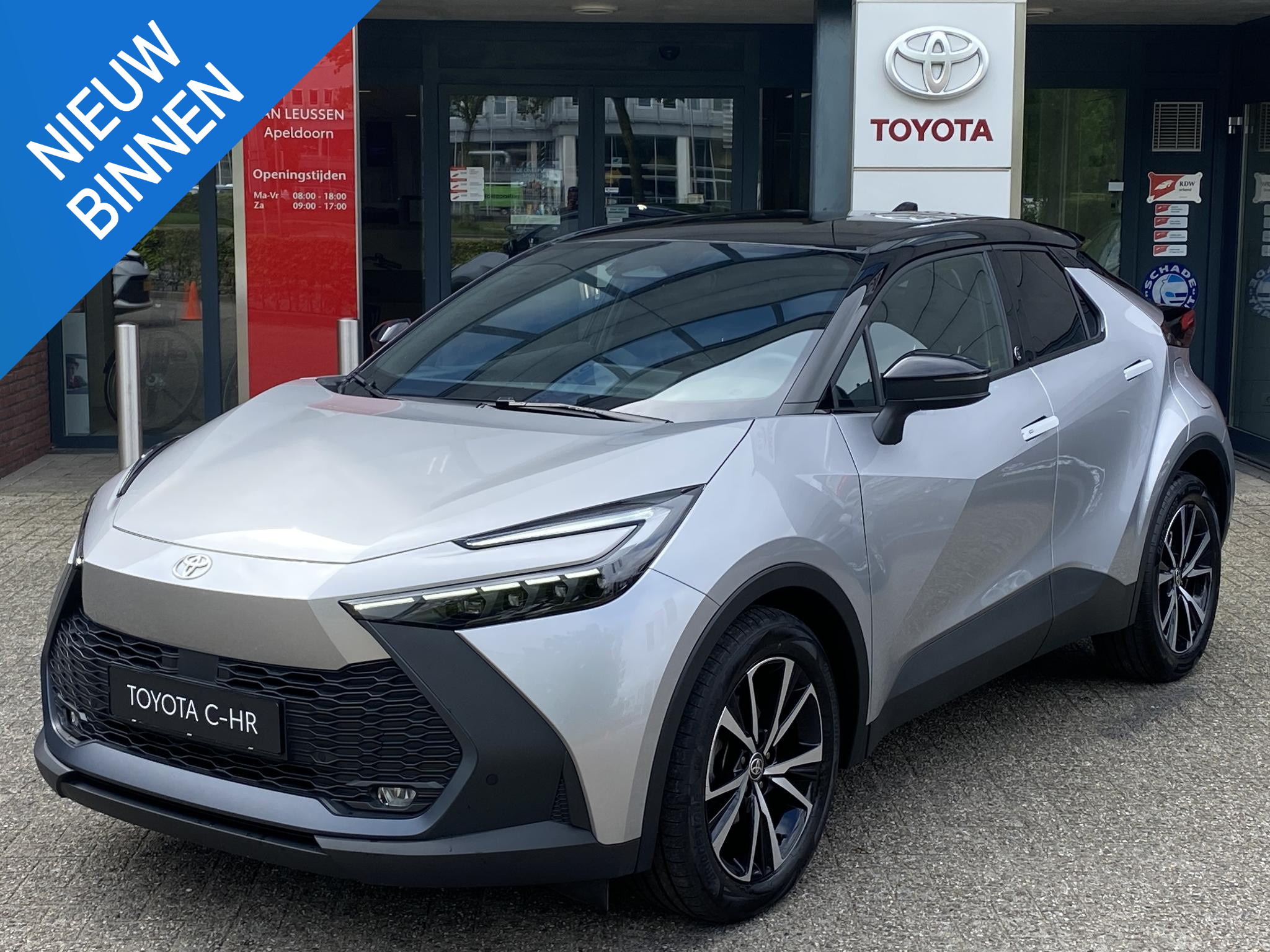Toyota C-HR 2.0 Hybrid 200 FIRST EDITION+ BI-TONE EL-ACHTERKLEP CAMERA NAVI PARK-SENSOREN BLIND SPOT 18'' LM-VELGEN KEYLESS APPLE/ANDROID BLUETOOTH
