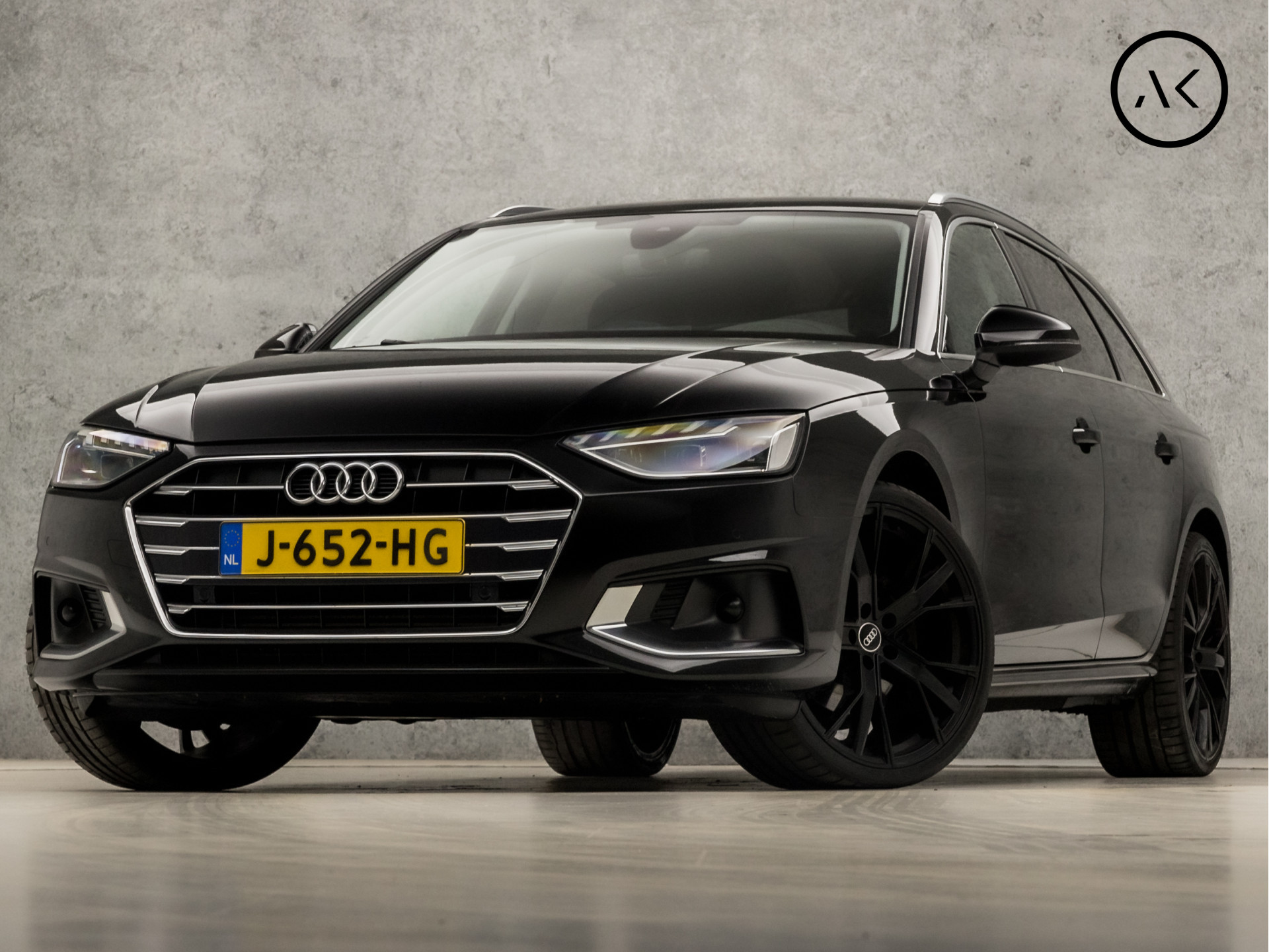 Audi A4 Avant 35 TFSI Black Edition Sport 150Pk Automaat (NIEUW MODEL, APPLE CARPLAY, GROOT NAVI, SFEERVERLICHTING, SPORTSTOELEN, GETINT GLAS, ADAPTIVE CRUISE, LENDESTEUNEN, NIEUWSTAAT)