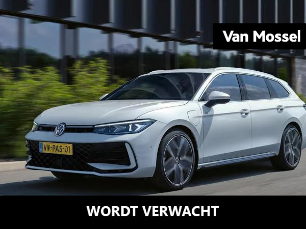 Volkswagen Passat Variant 1.5 eHybrid R-Line Business | Navigatie | Achterklep, elektrisch | Parkeerassistent | Panoramisch schuifkanteldak | Voorstoelen Top-Sport |