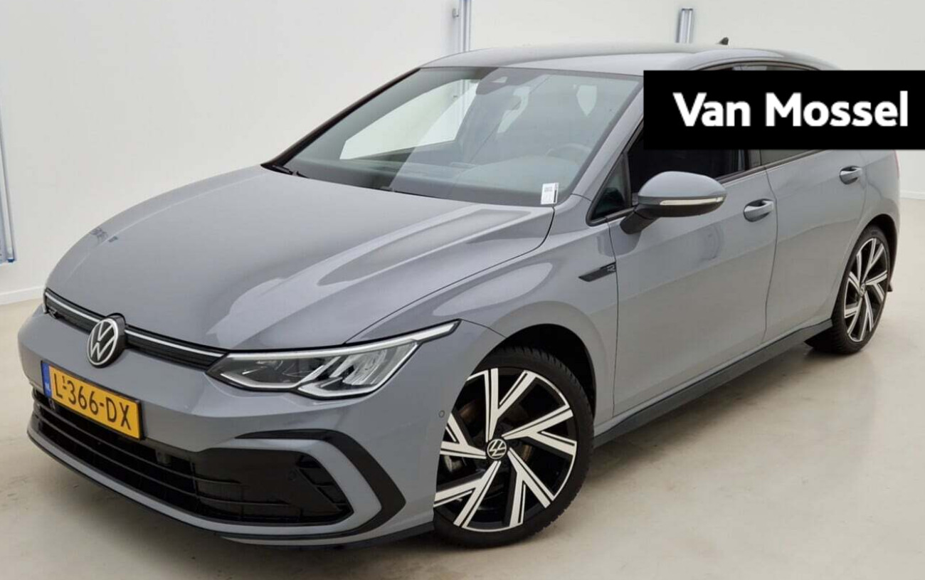 Volkswagen Golf 1.5 eTSI R-Line | Automaat | Digital Cockpit | Stoel en Stuurwielverwarming | Parkeercamera | Park Assist | Navigatie | Parkeersensoren