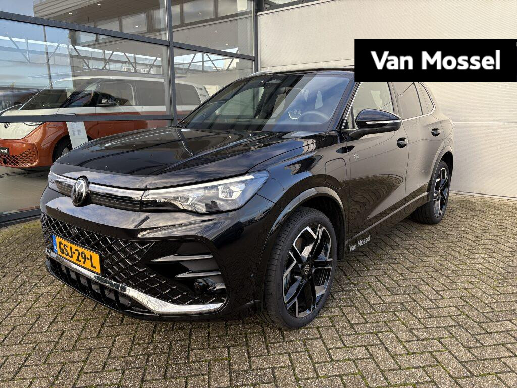 Volkswagen Tiguan 1.5 eHybrid R-Line Edition | Navigatie | 20 Inch Velgen | R-line | Panorama dak | Stuur/Stoelverwarming | Side Assist | 360 Camera |