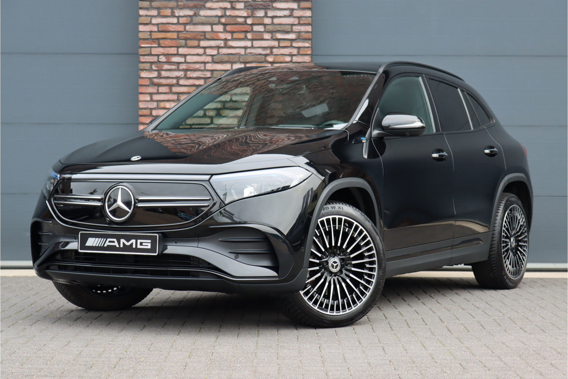 Mercedes-Benz EQA 250 Premium AMG Line 67 kWh | Panoramadak | Stoelventilatie | Memory | Leder | Trekhaak | HUD | Keyless Go | Advanced Sound System | Surround Camera | Dodehoekassistent |