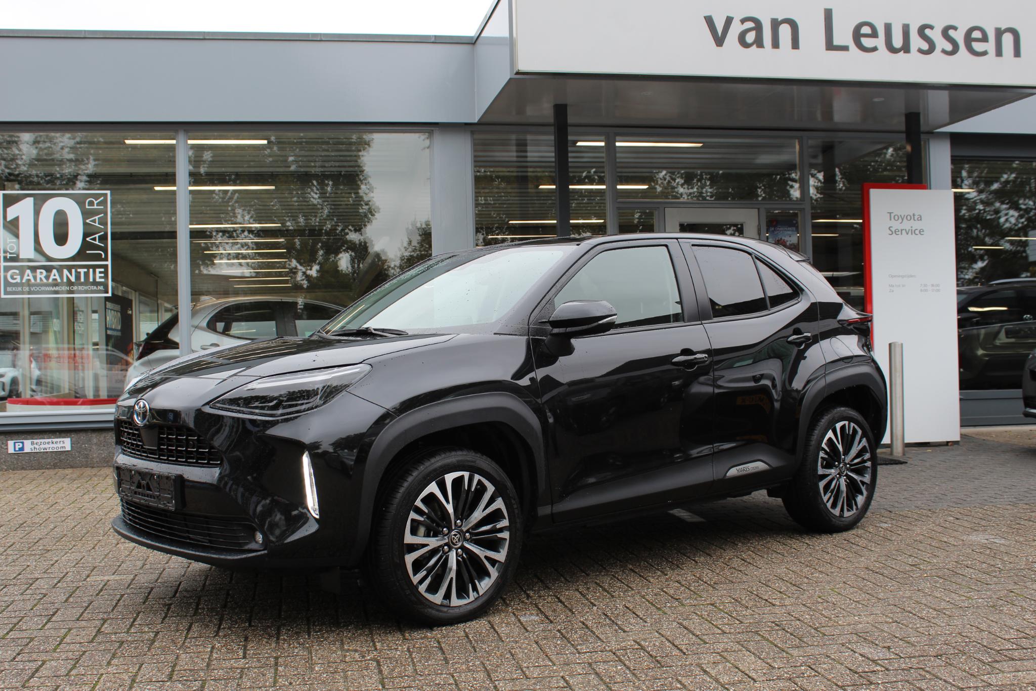 Toyota Yaris Cross 1.5 HYBRID 115 BUSINESS STOEL/STUURVERW. SENSOREN V+A DODEHOEKDETECTIE KEYLESS LED LM-VELGEN