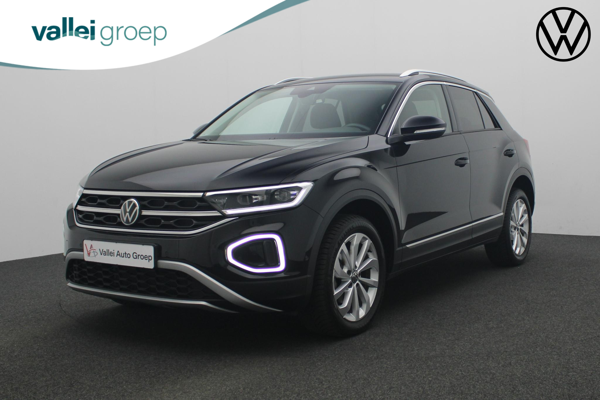 Volkswagen T-Roc 1.5 TSI 150PK DSG Style | Trekhaak | Parkeersensoren voor/achter | Stoelverwarming | Navi | Massage | Apple Carplay / Android Auto