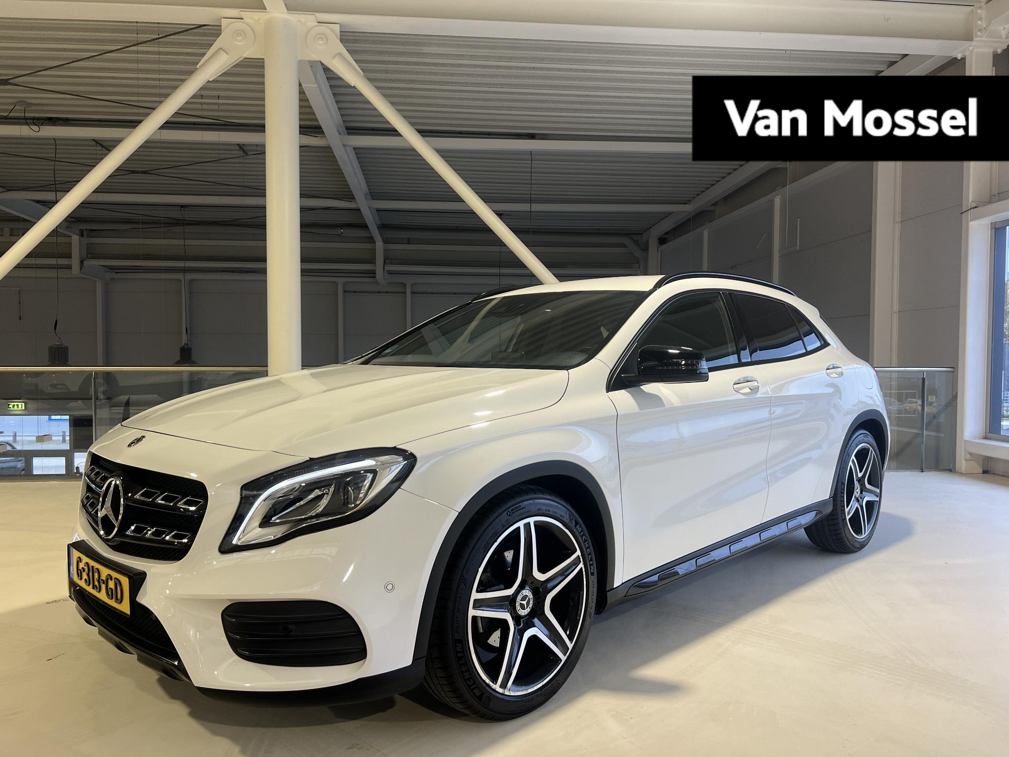 Mercedes-Benz GLA 180 Business Solution AMG Limited | Camera | Stoelverwarming | Elektrische achterklep