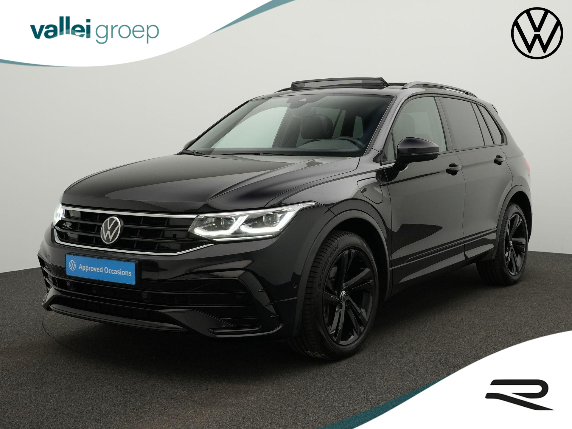 Volkswagen Tiguan 1.4 TSI 245 pk DSG eHybrid R-Line Business | Panoramadak | Trekhaak | Navigatie Discover Pro | IQ Light | Achteruitrijcamera