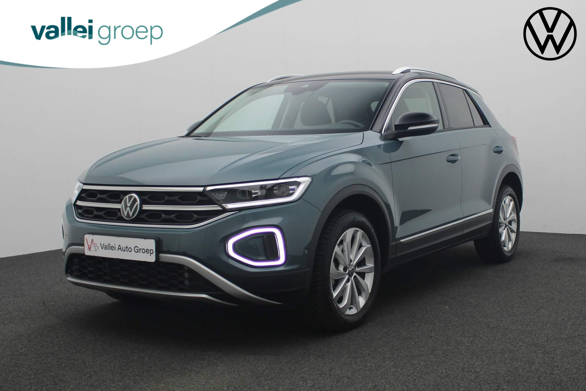 Volkswagen T-Roc 1.5 TSI 150PK DSG Style | Trekhaak | Parkeersensoren voor/achter | Stoelverwarming | Navi | Massage | ACC