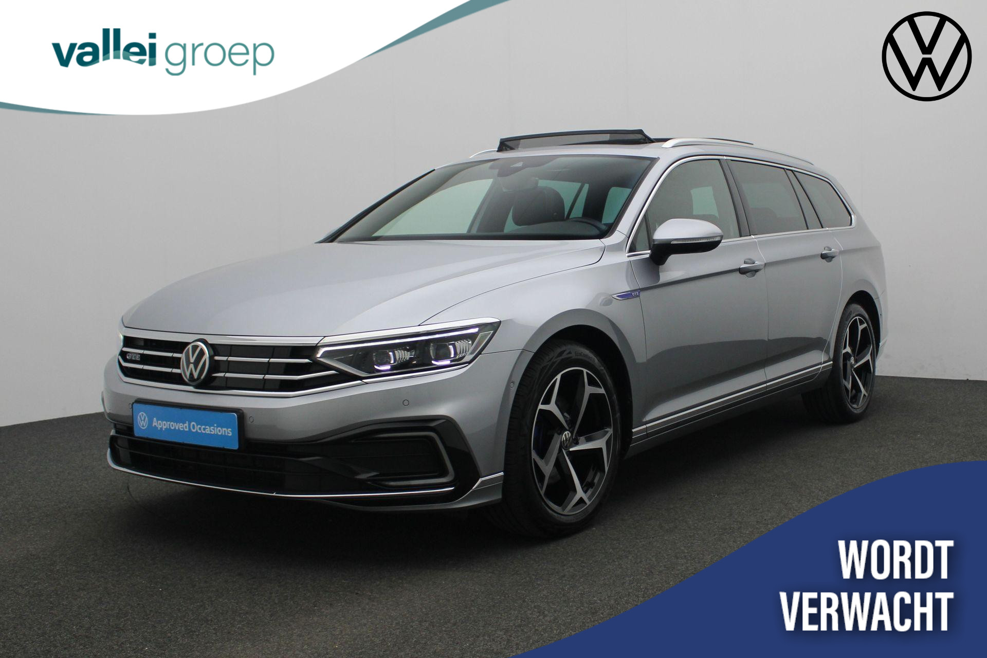 Volkswagen Passat Variant 1.4 TSI 218 pk DSG PHEV GTE Business | Panoramadak | Trekhaak | Navigatie Discover Pro | Rondomzicht camera | IQ Light | Stuur-/stoelverwarming