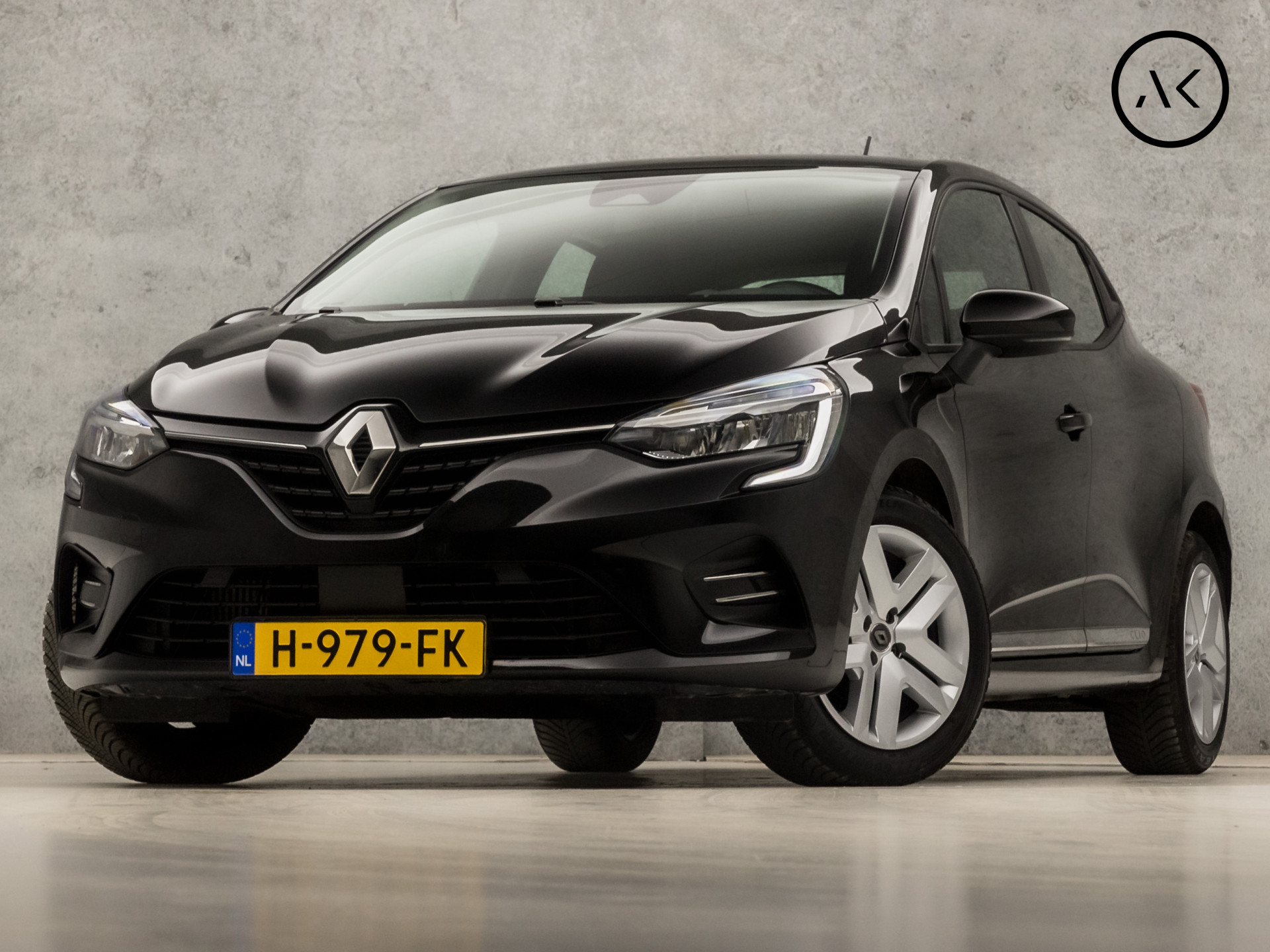 Renault Clio 1.0 TCe Zen (GROOT NAVI, APPLE CARPLAY, CRUISE, DAB+, ELEK PAKKET, ARMSTEUN, SPORTSTOELEN, LM VELGEN, PAKEERSENSOREN, LANE ASSIST, NIEUWE APK, NIEUWSTAAT)