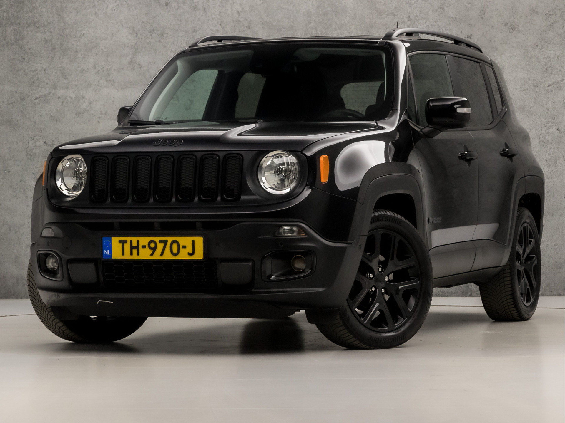 Jeep Renegade 1.4 MultiAir Night Eagle II Limited 141Pk Automaat (APPLE CARPLAY, NAVIGATIE, TREKHAAK, GETINT GLAS, SPORTSTOELEN, PARKEERSENSOREN, CRUISE CONTROL, LANE ASSIST, NIEUWSTAAT)