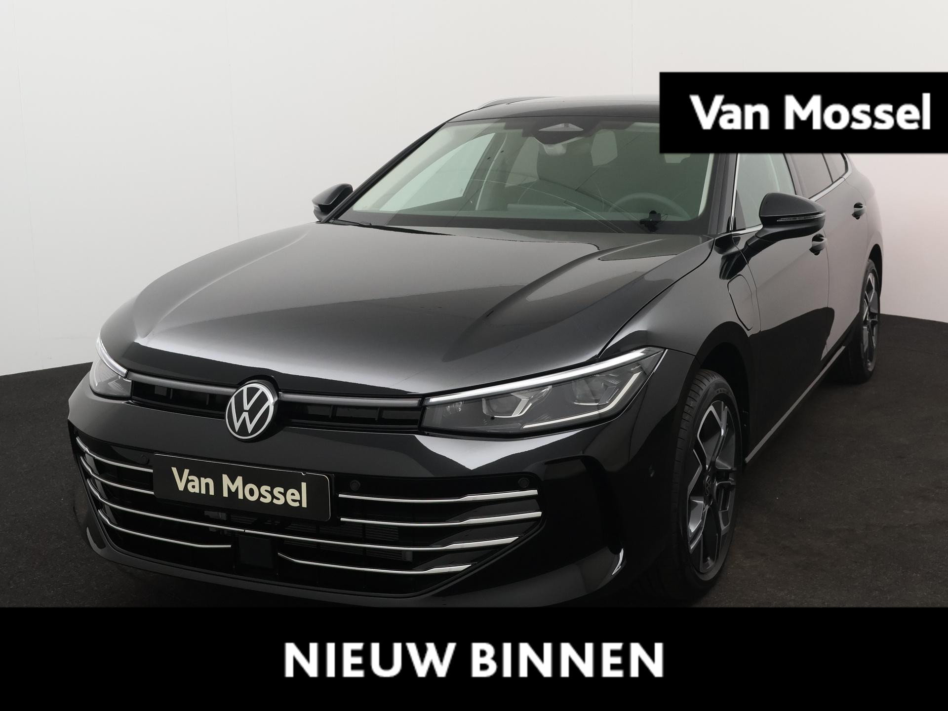 Volkswagen Passat Variant 1.5 eHybrid Elegance Business 204 PK Automaat | Panoramadak | Apple Carplay | 360 graden camera | Dodehoek sensoren | 18" Lichtmetalen velgen | Stoelverwarming | Stuurverwarming |