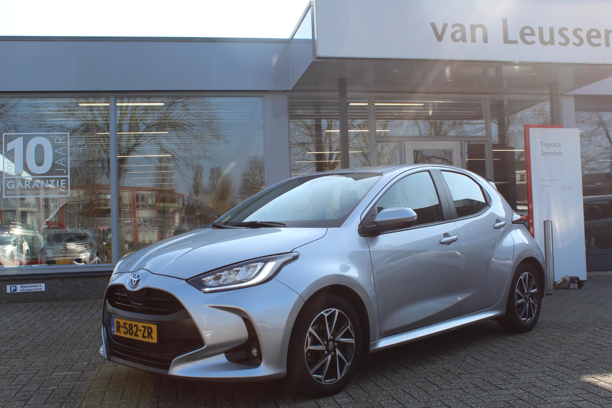 Toyota Yaris 1.5 Hybrid DYNAMIC KEYLESS NAVI 16"LM-VELGEN LED DAB AD-CRUISE APPLE/ANDROID