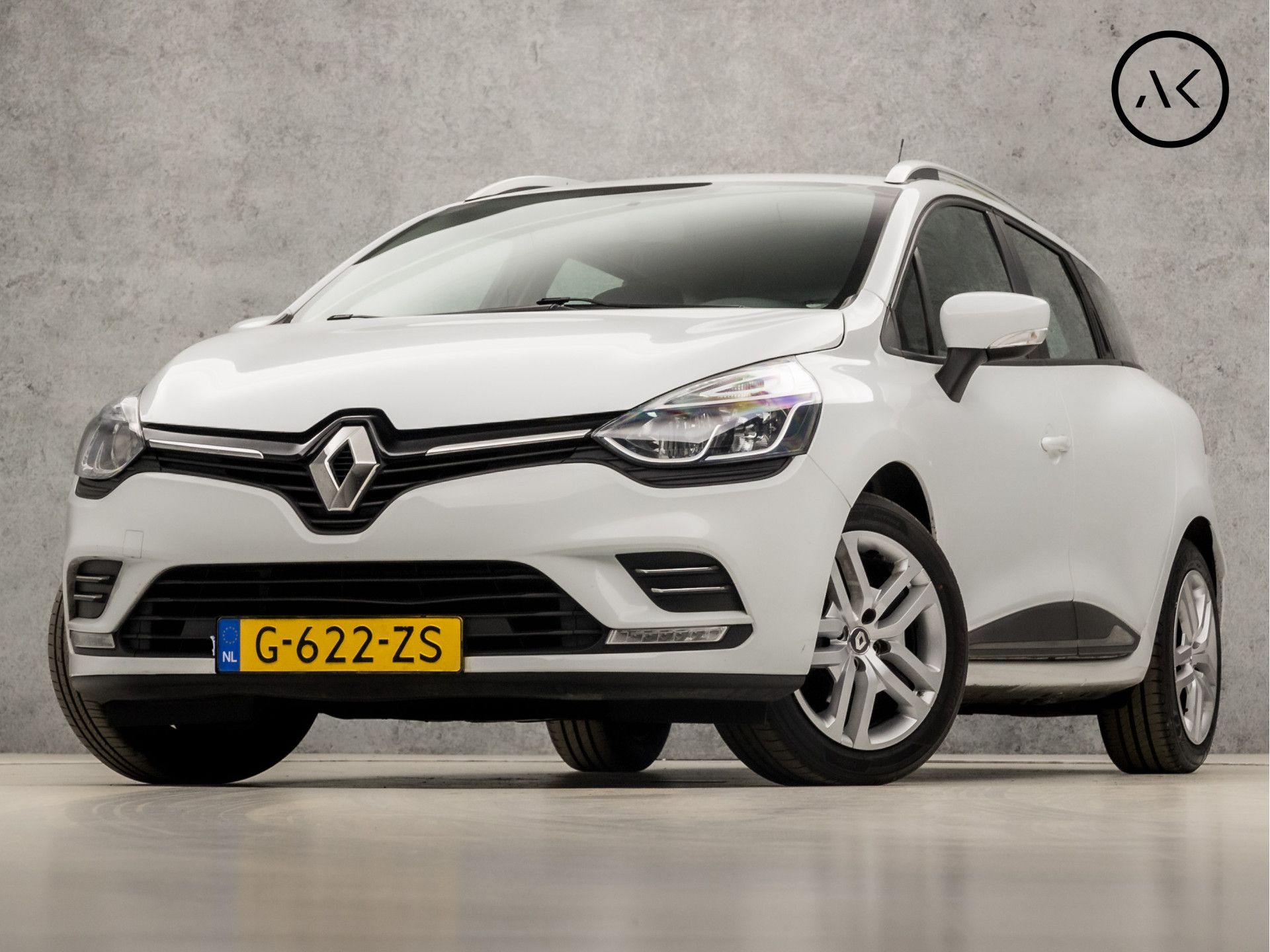 Renault Clio Estate 0.9 TCe Zen (NAVIGATIE, TREKHAAK, LM VELGEN, BASS REFLEX, PARKEERSENSOREN, NIEUWSTAAT)