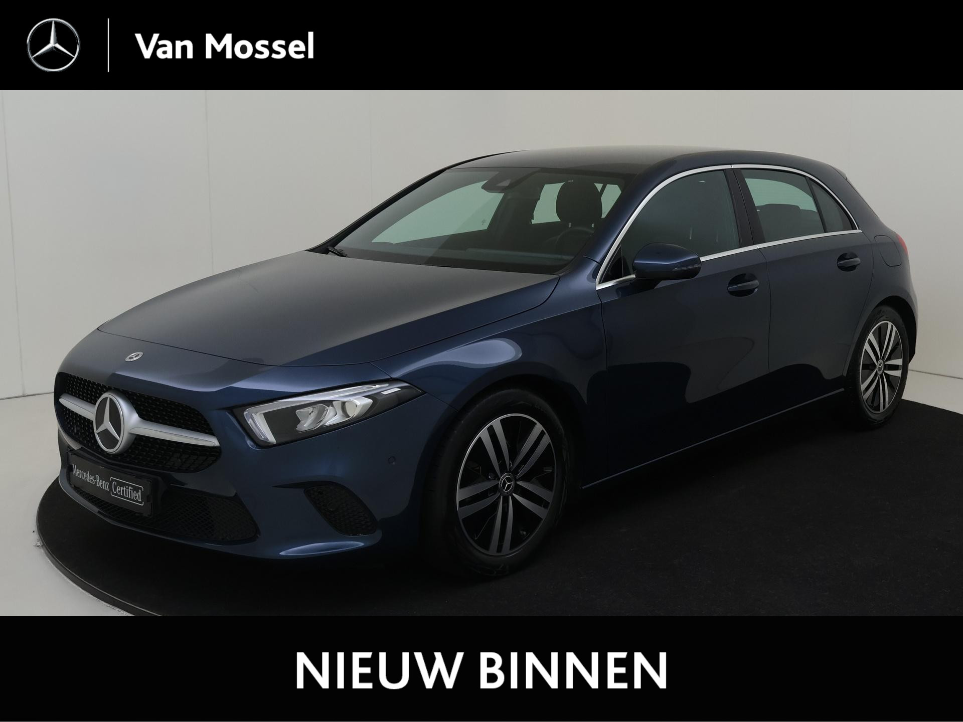 Mercedes-Benz A-Klasse 180 Business Solution Luxury / Apple car play/ sfeerverlichting/ verwarmde stoelen