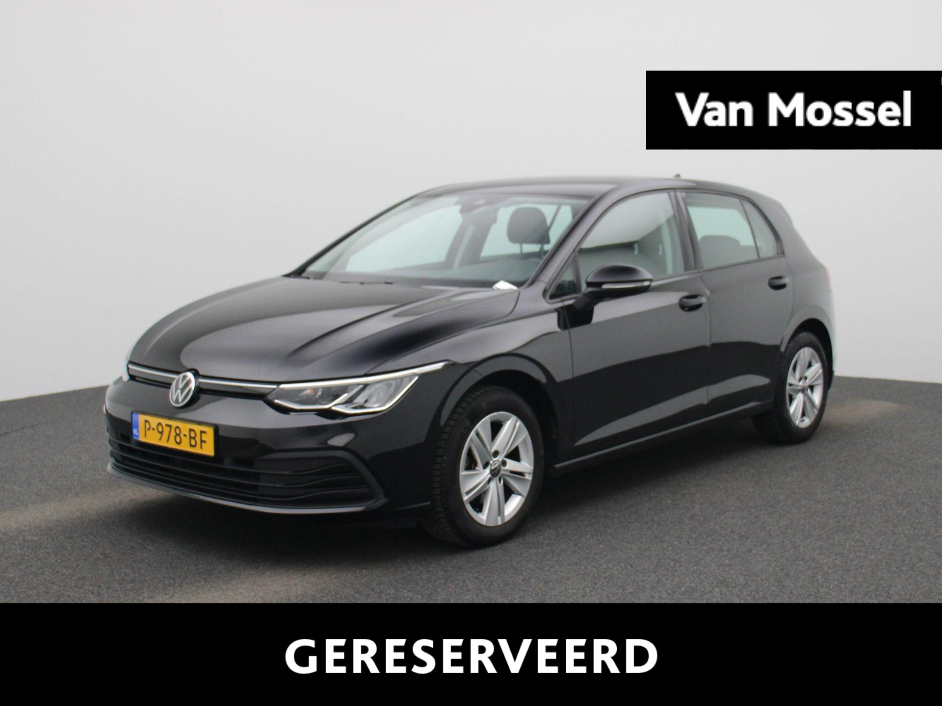 Volkswagen Golf 1.0 TSI Life 110 PK | Airco | Navigatie | Apple Carplay | Parkeersensoren vóór en achter | Achteruitrijcamera |  Adaptieve Cruise Control | Rijstrookbehoudassistent | Auto Hold | Buitenspiegels elektrisch verstelbaar en verwarmbaar |