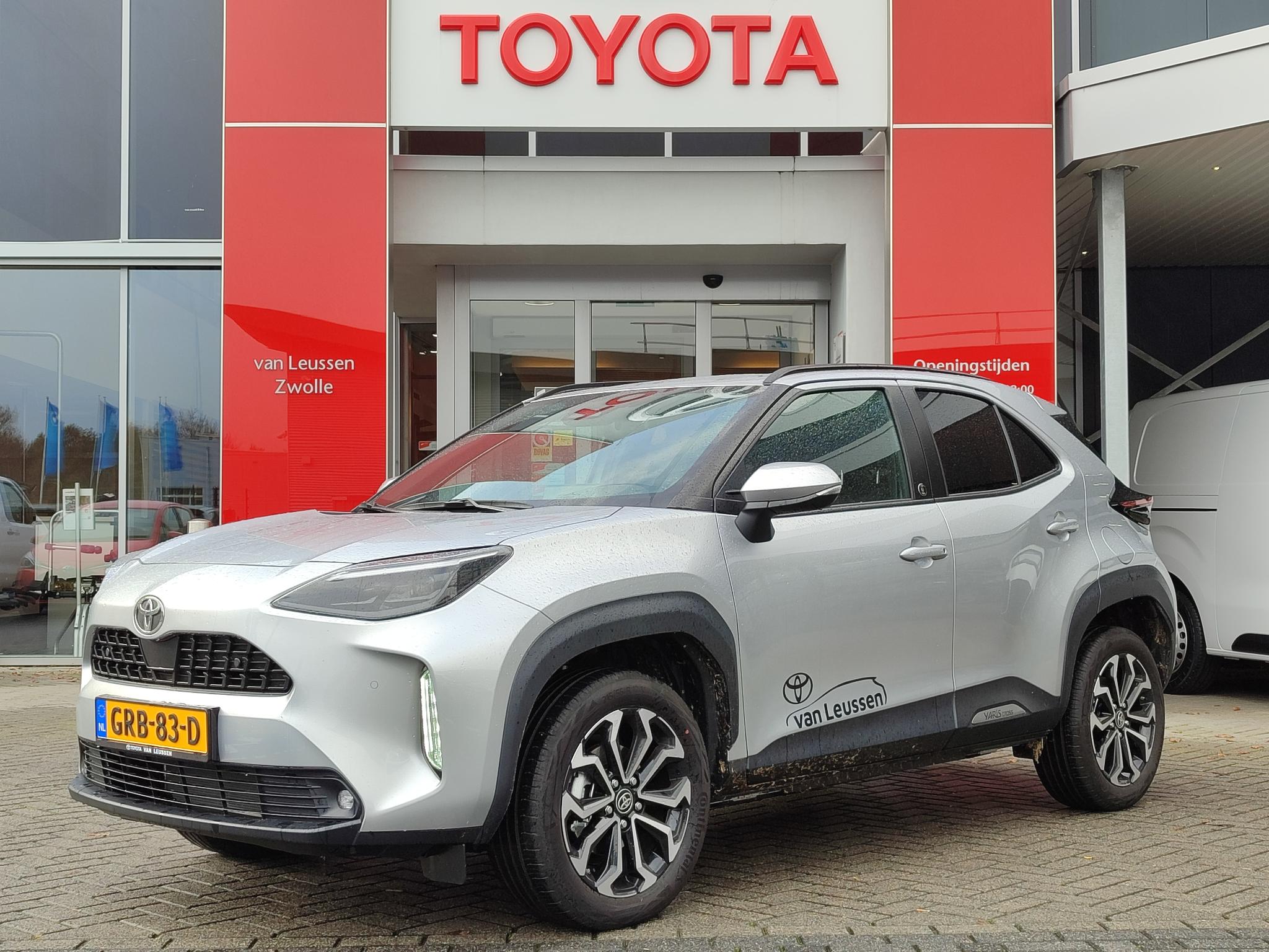 Toyota Yaris Cross 1.5 HYBRID 130 FIRST EDITION STOEL/STUURVERW PARK-SENSOREN AD-CRUISE CAMERA KEYLESS NAVI APPLE/ANDROID 17' LM-VELGEN BLUETOOTH CLIMA