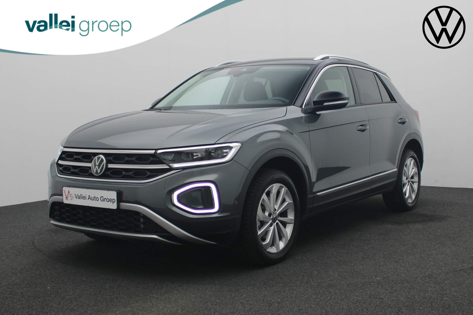 Volkswagen T-Roc 1.5 TSI 150PK DSG Style | Trekhaak | Stoelverwarming | Parkeersensoren voor/achter | Navi | ACC | Keyless | Massage | Digital Cockpit Pro