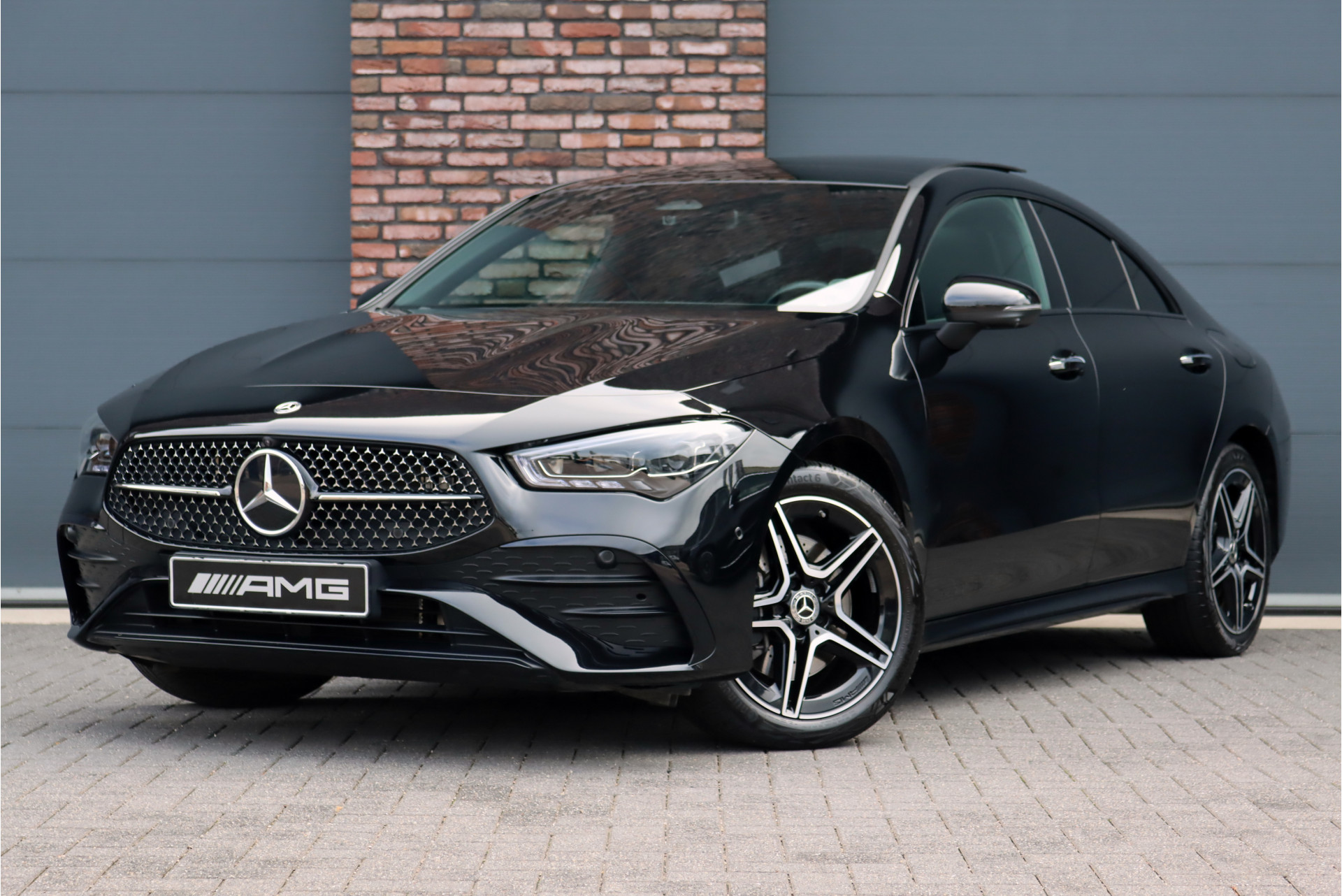 Mercedes-Benz CLA 250 e AMG Line Aut8 | Facelift | Panoramadak | Keyless Go | Panoramadak | Verwarmd Stuurwiel | Sfeerverlichting | Surround Camera | Dodehoekassistent |