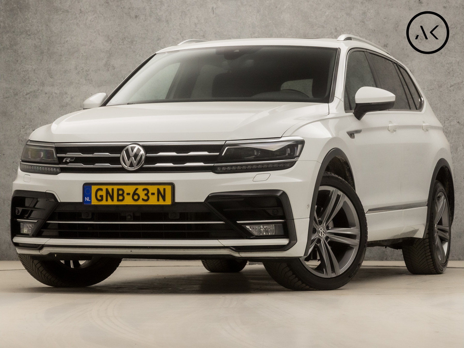 Volkswagen Tiguan Allspace 1.4 TSI R-Line Sport 7 Persoons 150Pk Automaat (PANORAMADAK, DIGITAL COCKPIT, APPLE CARPLAY, MEMORY SEATS, LEDER, STOELVERWARMING, 360 CAMERA, GETINT GLAS, ADAPTIVE CRUISE, NIEUWSTAAT)