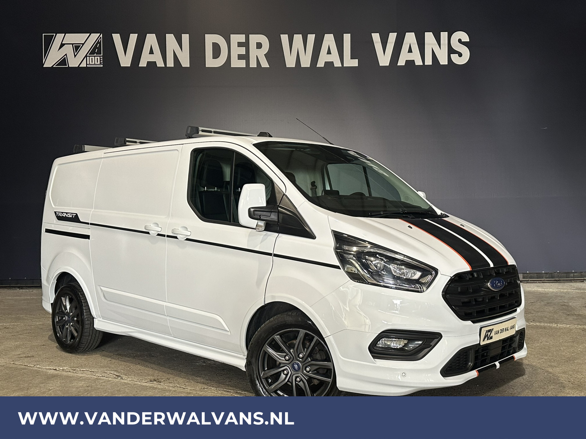 Ford Transit Custom 2.0 TDCI 185pk L1H1 SPORT Euro6 Airco | Camera | Navigatie | XENON | Android Auto | Cruisecontrol LED, LM velgen, Trekhaak, Stoelverwarming, Verwarmde voorruit, Parkeersensoren, Leder, Bijrijdersbank