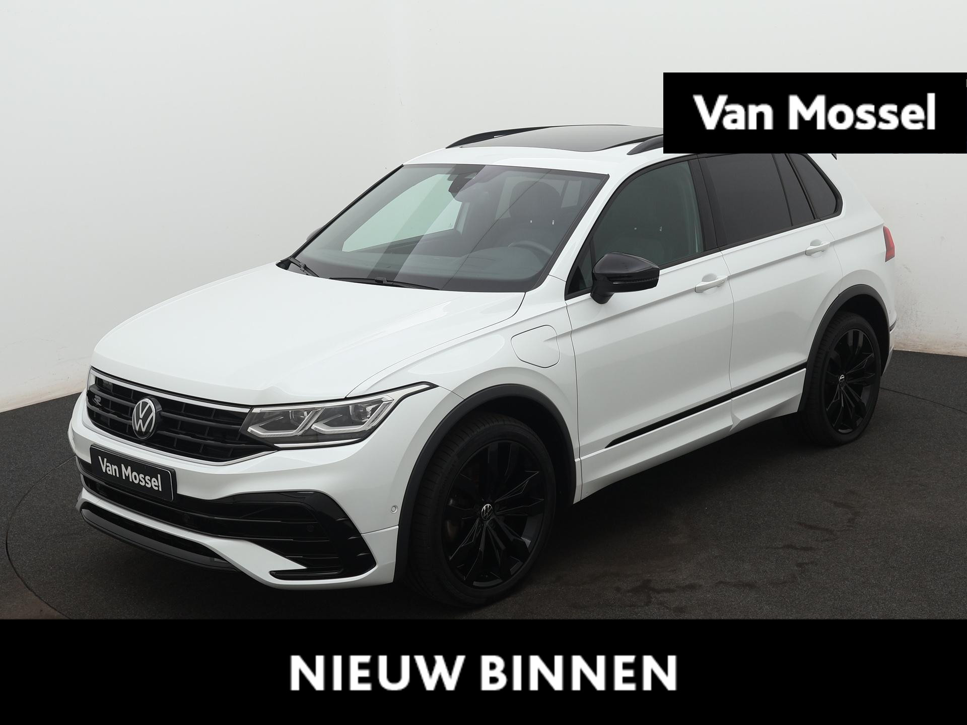 Volkswagen Tiguan 1.4 TSI eHybrid R-Line Business+ 245 PK | R-line | Panoramadak | Achteruitrijcamera | Stoelverwaring | Stuurverwarming | Head-up display | Dodehoeksensor | Navigatie | Trekhaak | Digital Cockpit | LED Plus | Climatronic 3-zone |