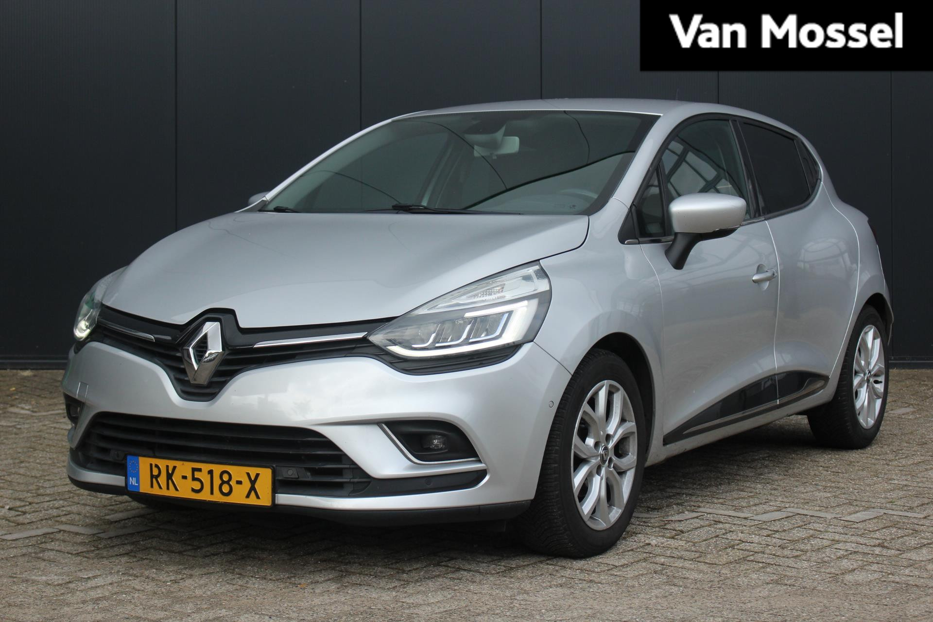 Renault Clio 0.9 TCe 90Pk Intens | Navigatie | Climate Control  | Parkeersensoren Voor & Achter | Achteruitrijcamera | Privacy Glass | Cruise Control | Keyless Entry | Privacy Glass |